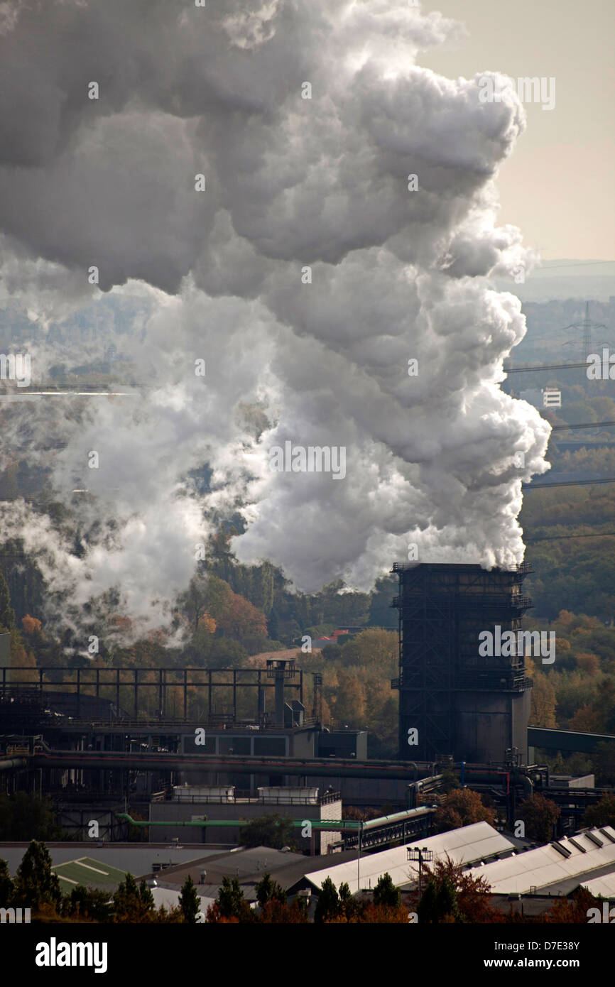 Cloud of smoke from a coal power plant in Bottrop, Ruhr Area, North Rhine-Westphalia, Germany, Europe Stock Photo