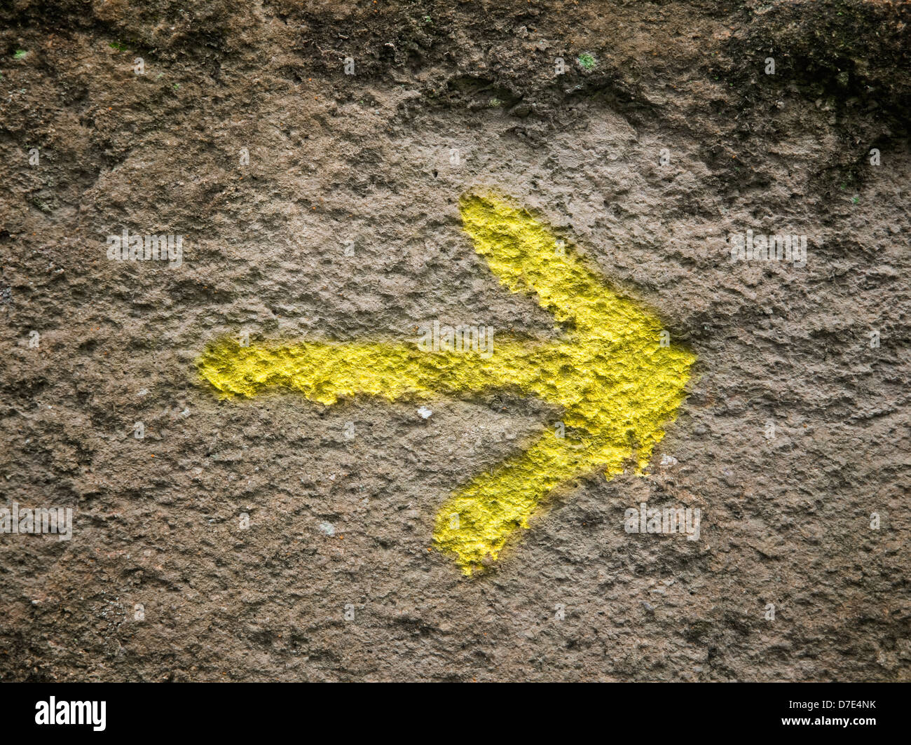 Arrow painted on a wall and pointing to the right Stock Photo - Alamy