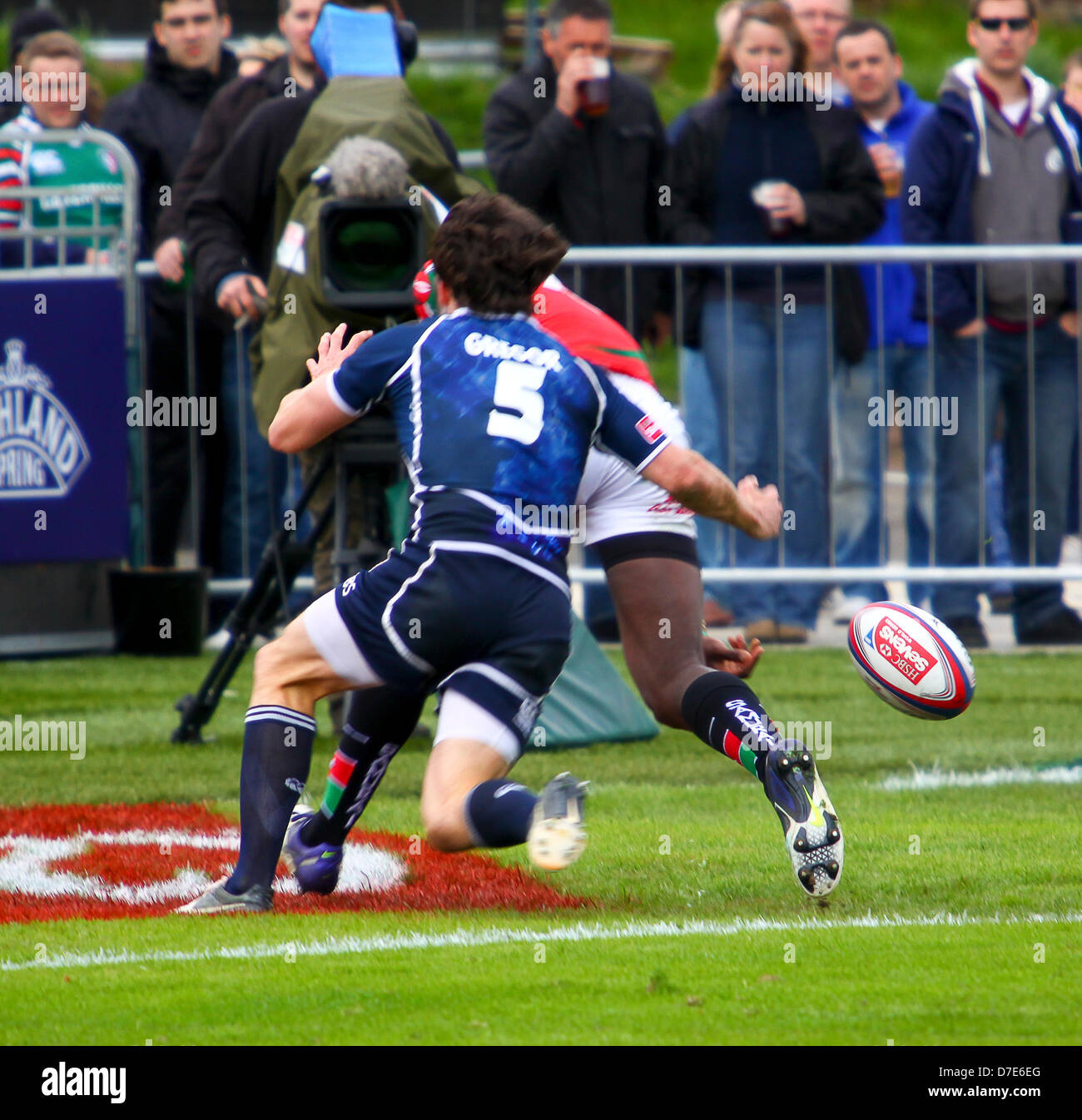 Glasgow, Scotland, UK. 5th May 2013. during the Glasgow Emirates Airline Glasgow 7s from Scotstoun. Kenya 24 v Scotland 19.  Willy Ambaka scores Kenya's 4th try pursued by Scotland's Colin Gregor. Credit:  ALAN OLIVER / Alamy Live News Stock Photo