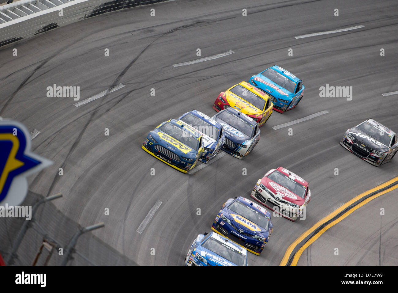 Lincoln, Alabama, USA. 5th May 2013. Ricky Stenhouse, Jr. (17) brings a pack of cars through turn 4 during the Aaron's 499 NACAR Sprint Cup race at the Talladega Superspeedway in Lincoln, AL on May 05, 2013. Credit:  Cal Sport Media / Alamy Live News Stock Photo