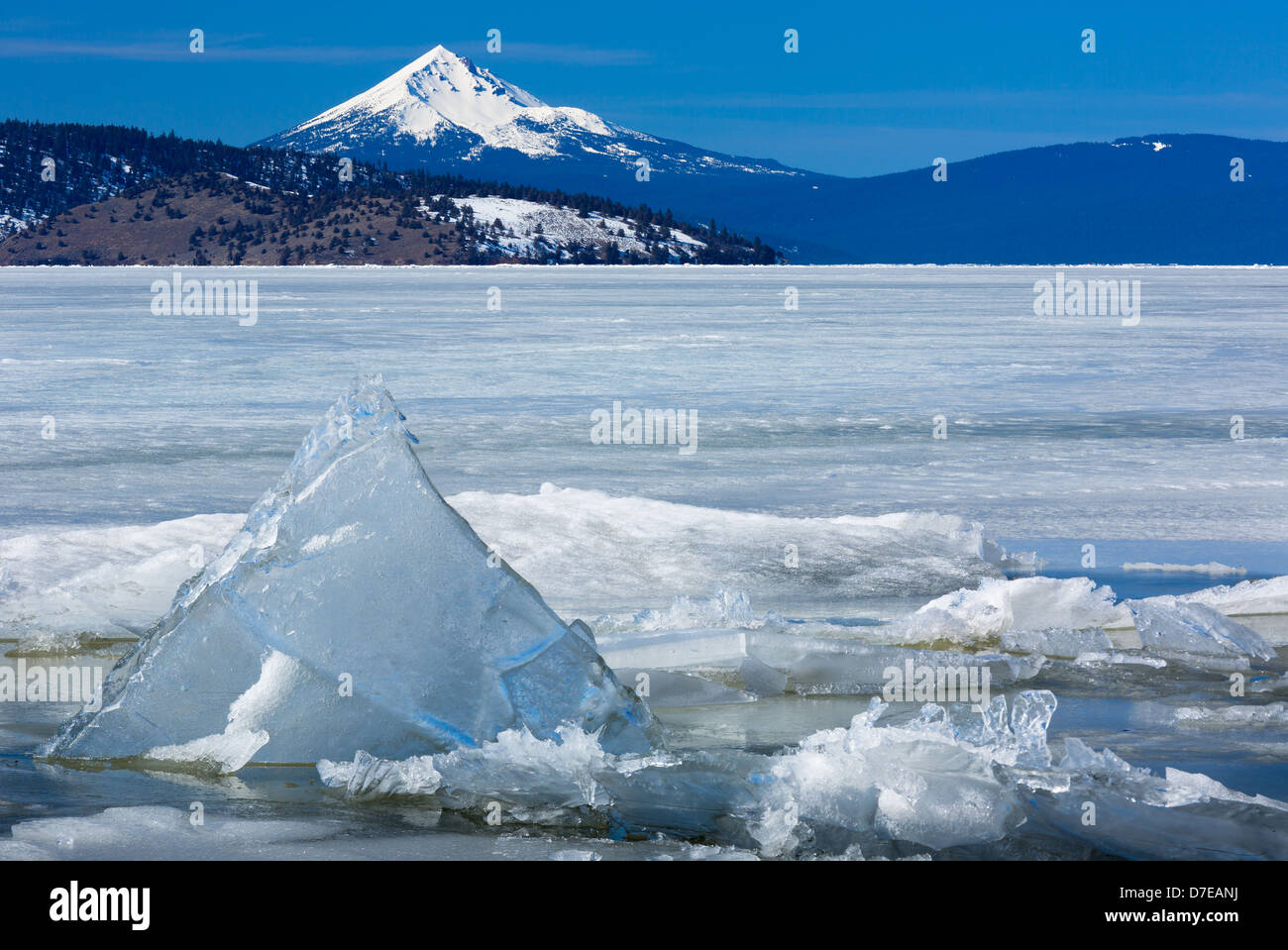 Upper Klamath Lake in southern Oregon with Mount McLoughlin in the distance Stock Photo