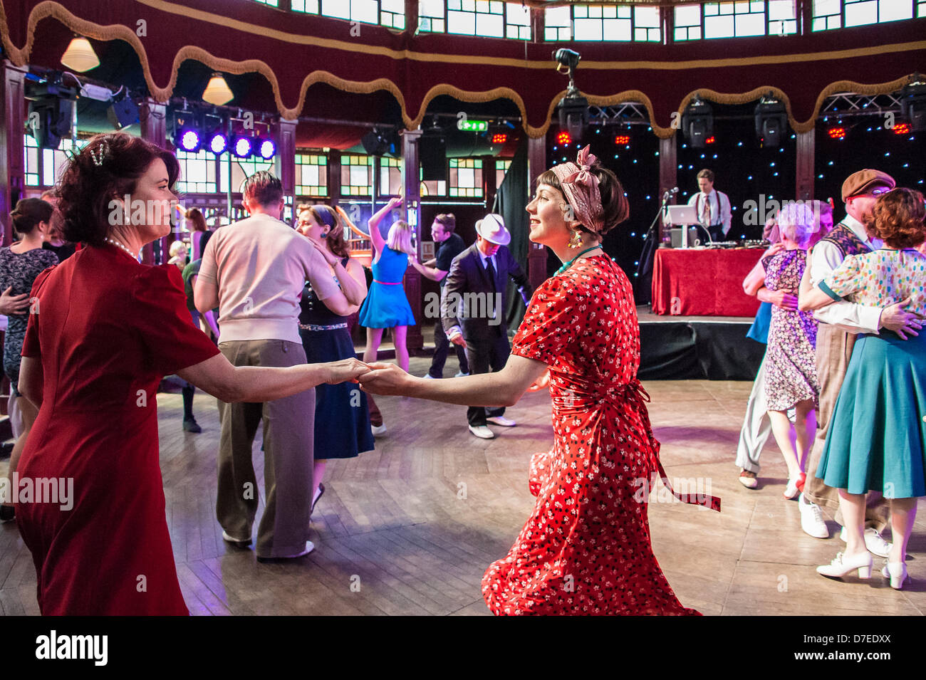 Tea dance and 1940s High Resolution Stock Photography and Images Alamy