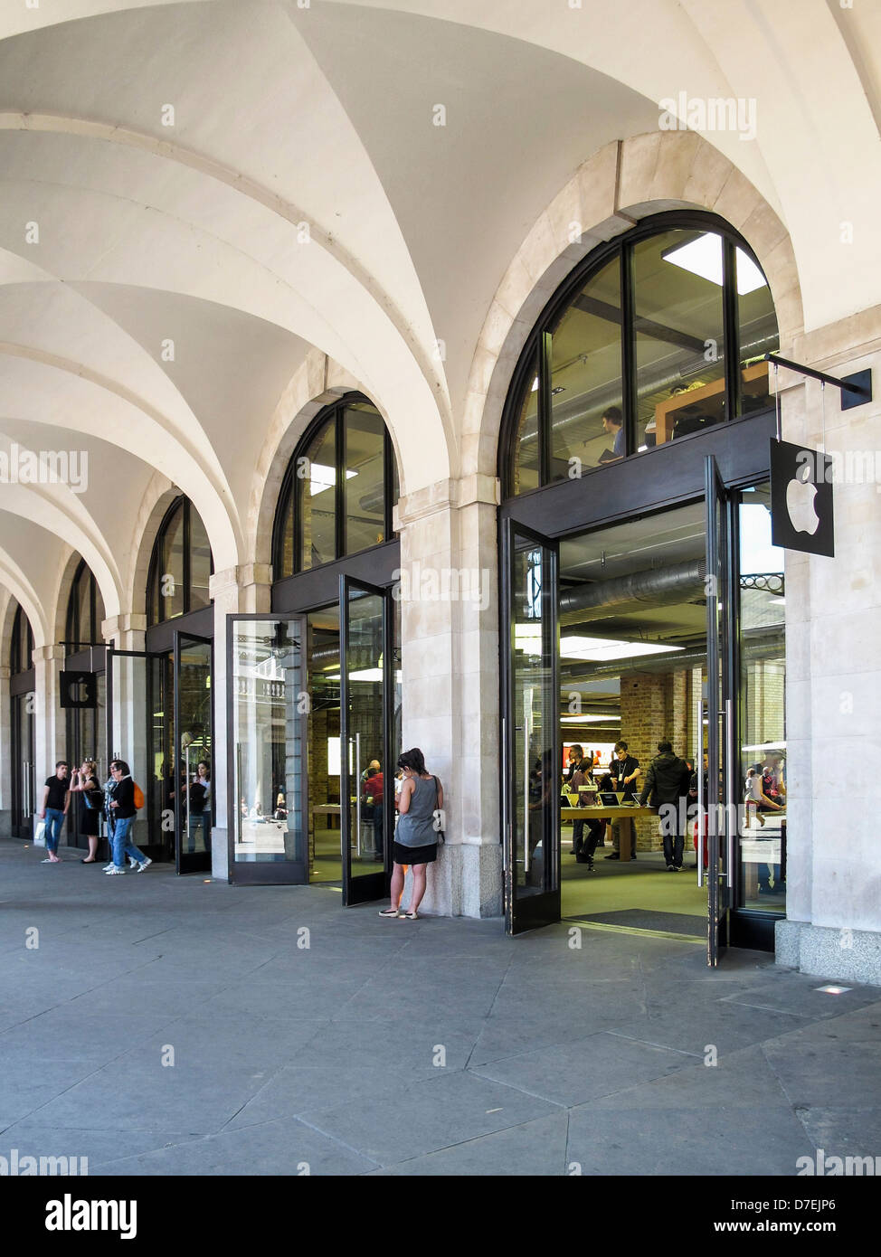 The Apple Store Covent Garden People At The Entrance Of The