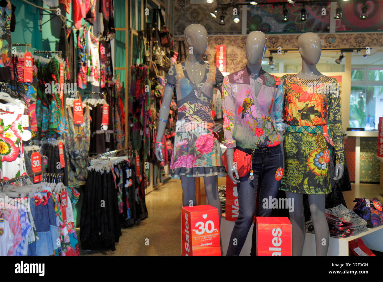 Miami Beach Florida,Lincoln Road  mall,mannequins,clothing,accessories,luxury,display case  sale,female,woman's,FL130128046 Stock Photo - Alamy