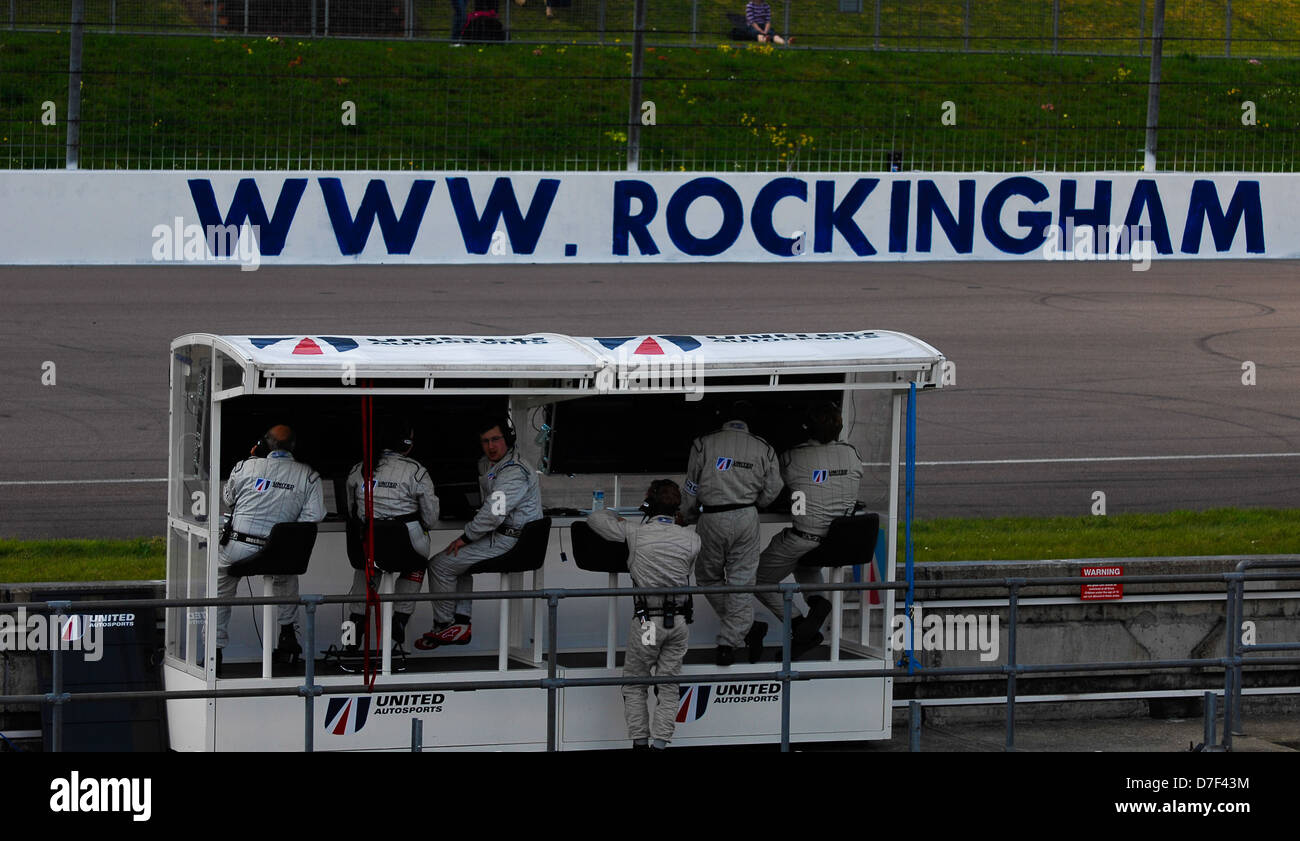 Pit stop motor racing at Rockingham Stock Photo - Alamy