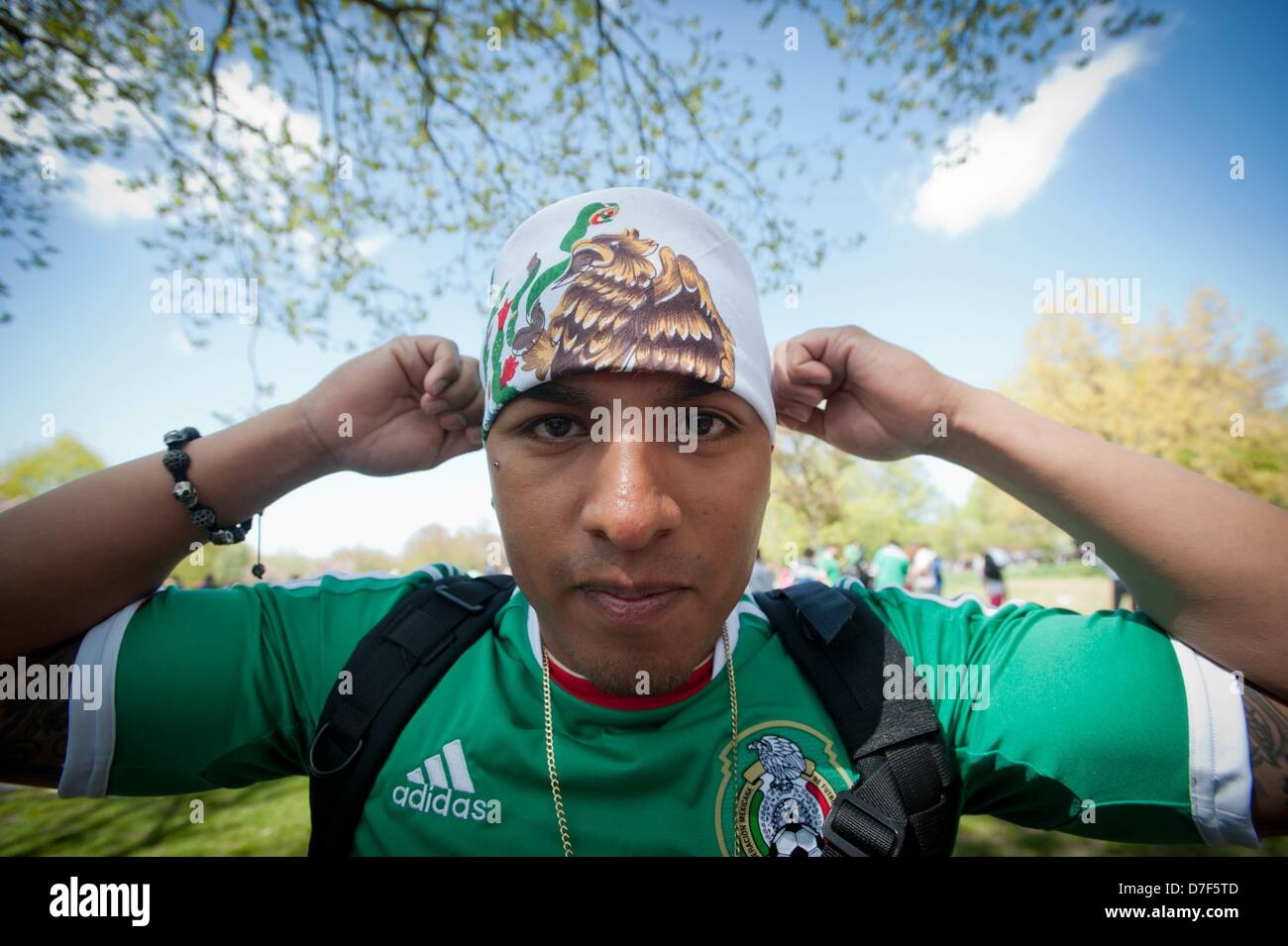 New York, USA. 5th May 2013. Robert Patino ties a Mexican Flag bandana ...