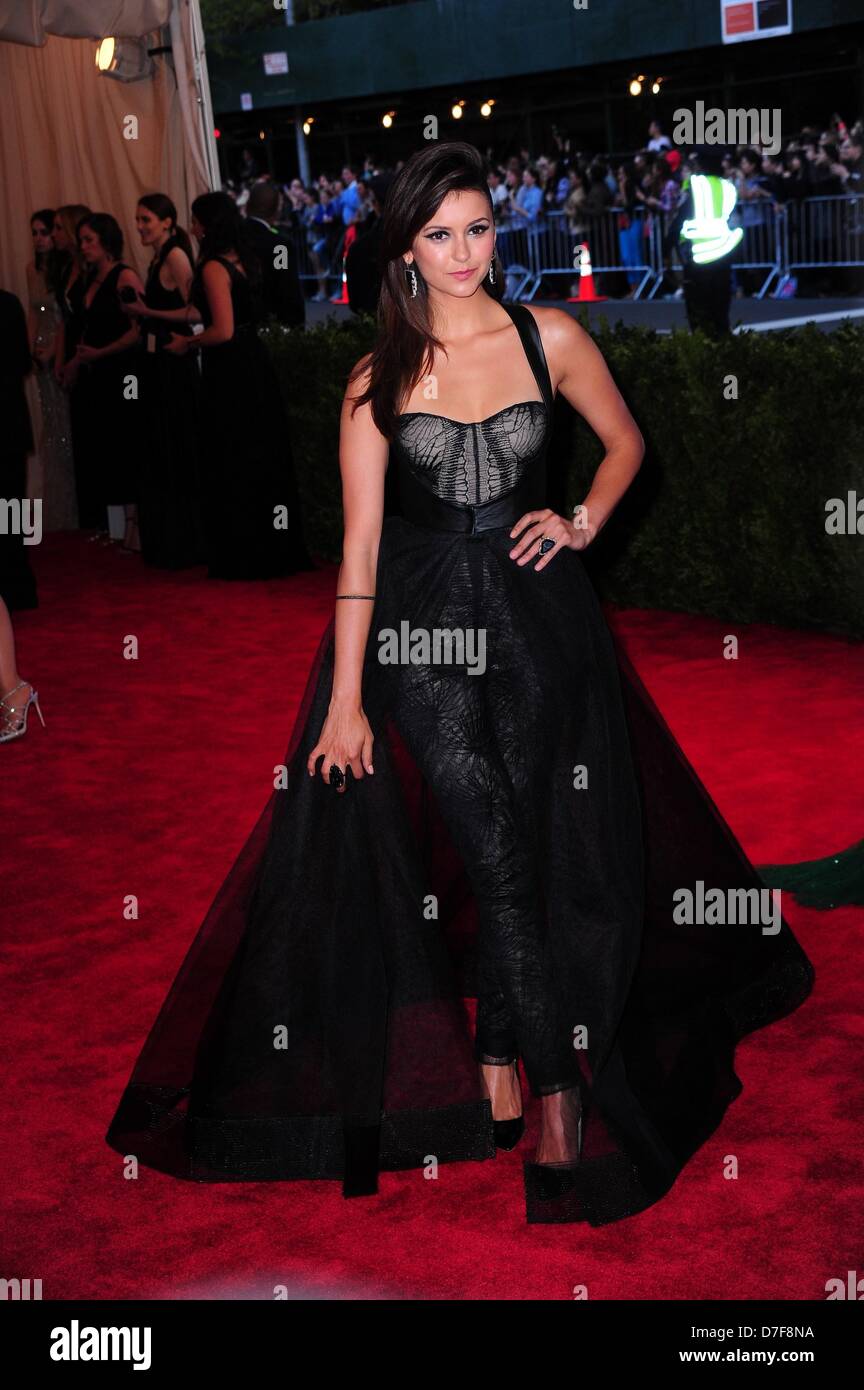 New York, USA. 6th May 2013. Nina Dobrev (wearing Monique Lhuillier dress, Rupert Sanderson shoes, a Kimberly McDonald ring, and carrying an Edie Parker clutch) at arrivals for PUNK: Chaos to Couture  - Metropolitan Museum of Art's 2012 Costume Institute Gala Benefit - Part 6, Metropolitan Museum of Art, New York, NY May 6, 2013. Photo By: Gregorio T. Binuya/Everett Collection/Alamy Live News Stock Photo