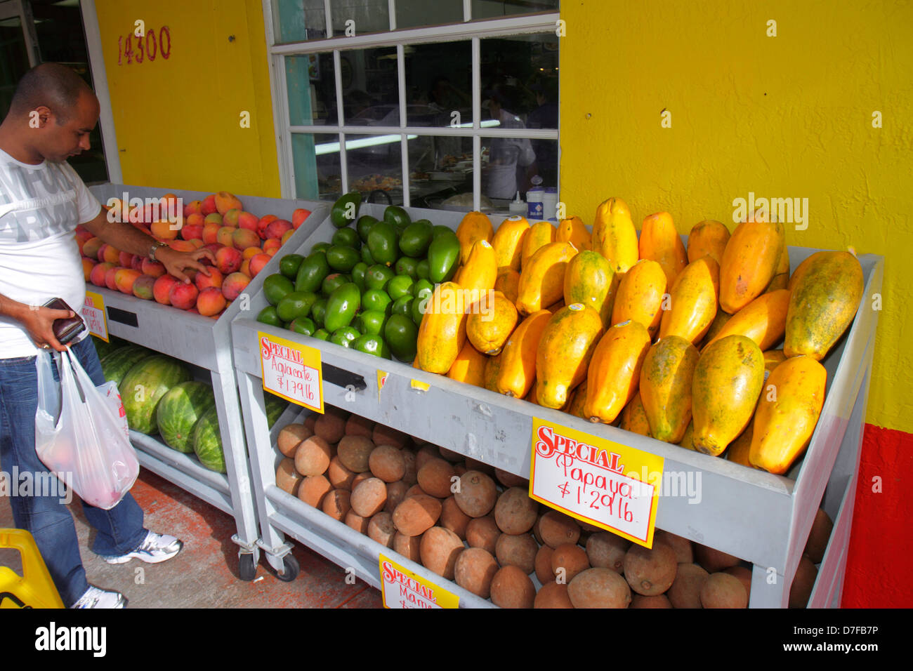 Florida Fl South Miami West Flagler Street El Palacio De Los Jugos Restaurant Restaurants Food Dine Dining Eating Out Casual Cafe Cafes Bistro Stock Photo Alamy
