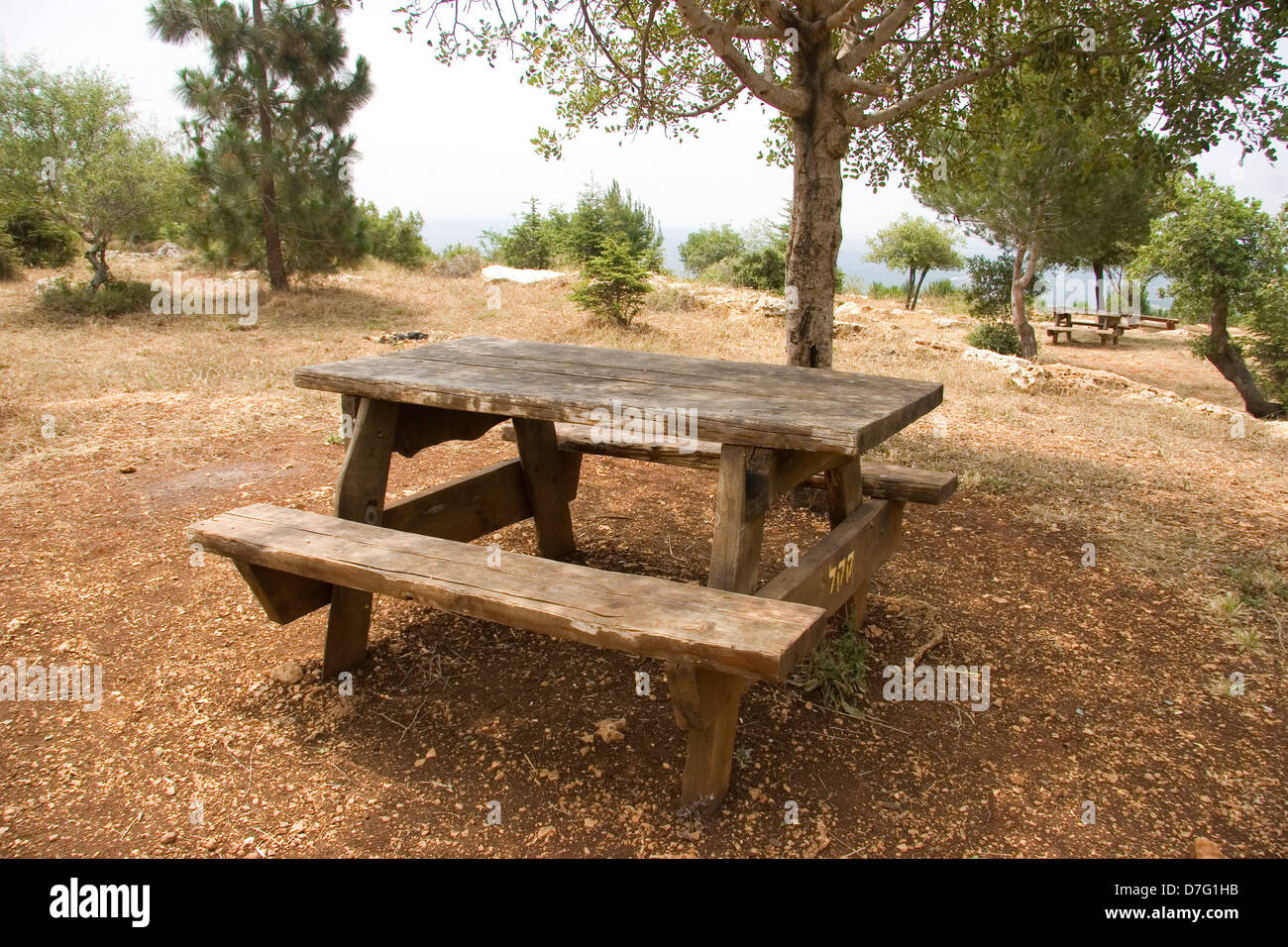 Picnic table bench in park adamit hi-res stock photography and images ...