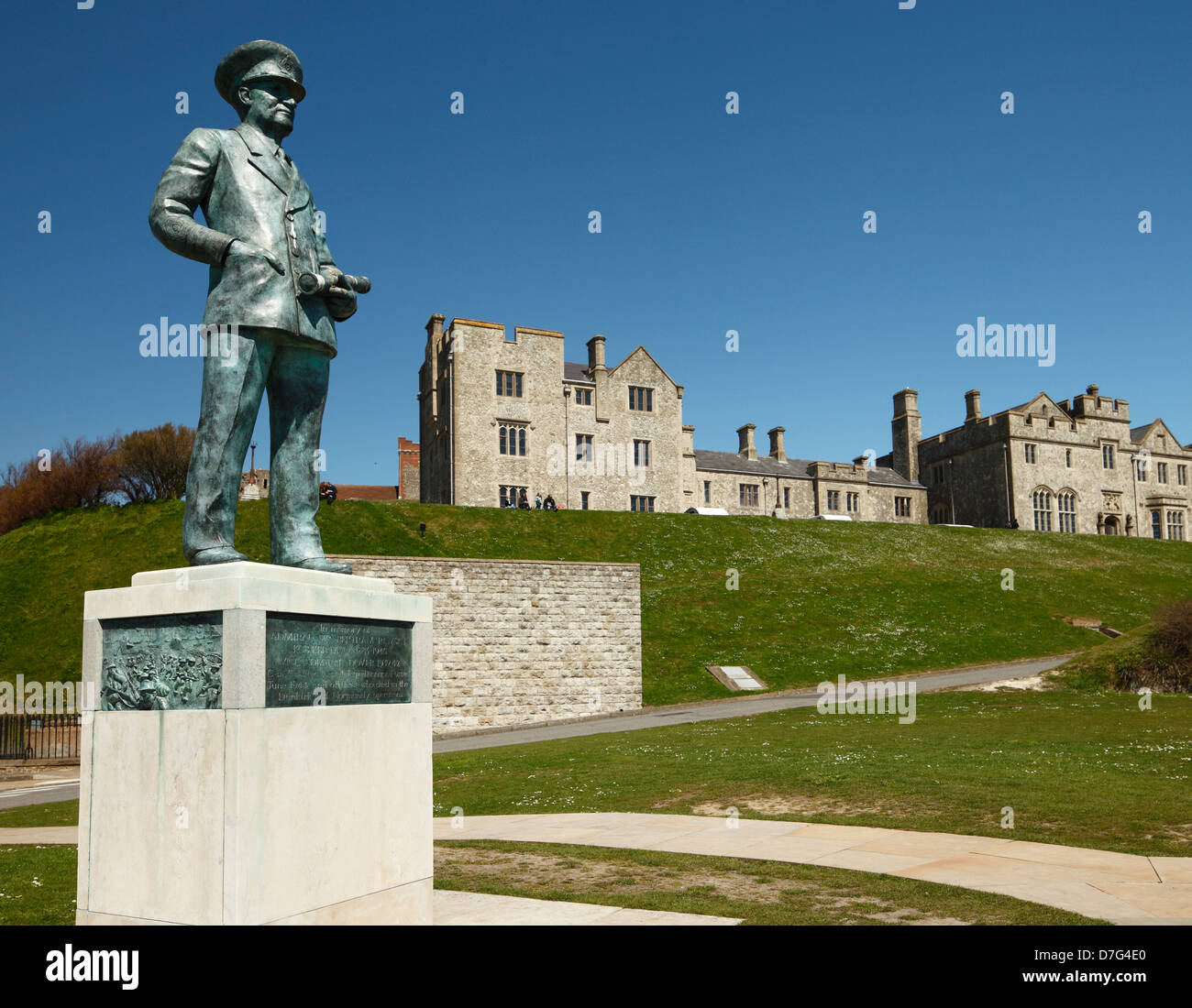 Admiral Sir Bertram Ramsay statue, and Officers New Barracks, Dover Castle. Stock Photo