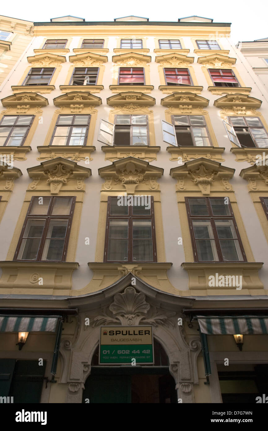 Baroque apartment building in Vienna Stock Photo Alamy