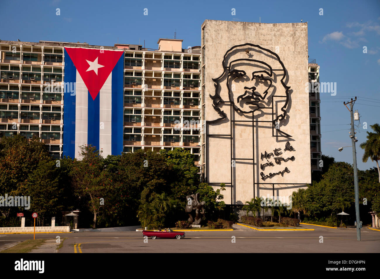 Ministry of Interior building with Che Guevara mural and Cuban flag on Revolution Square 'Plaza de la Revolucion' Havanna Stock Photo