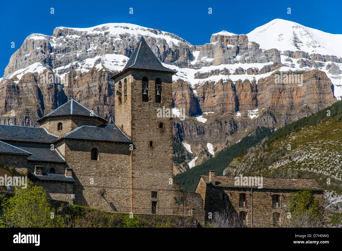 The mountain village of Torla with Mount Mondarruego behind, Pyrenees, Huesca, Aragon, Spain Stock Photo