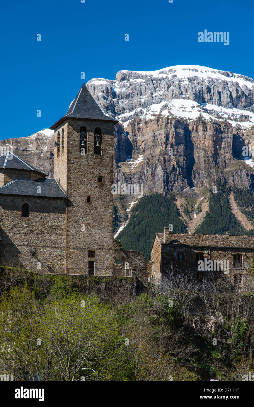 The mountain village of Torla with the snowy Pyrenees behind, Huesca, Aragon, Spain Stock Photo