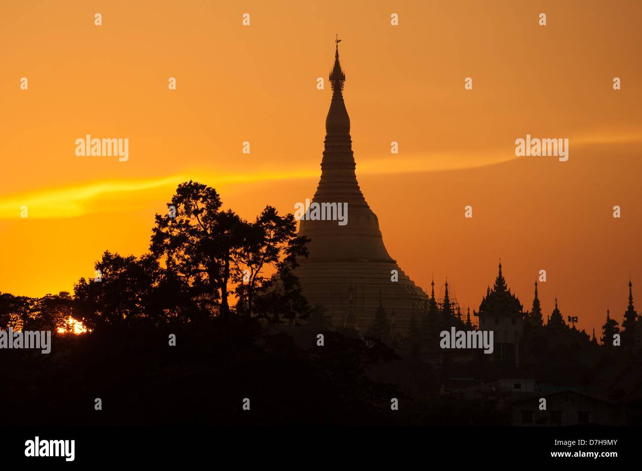 The Shwedagon Pagoda is pictured after sunset in Rangun, Myanmar, 11 April 2013. Photo: Sebastian Kahnert Stock Photo