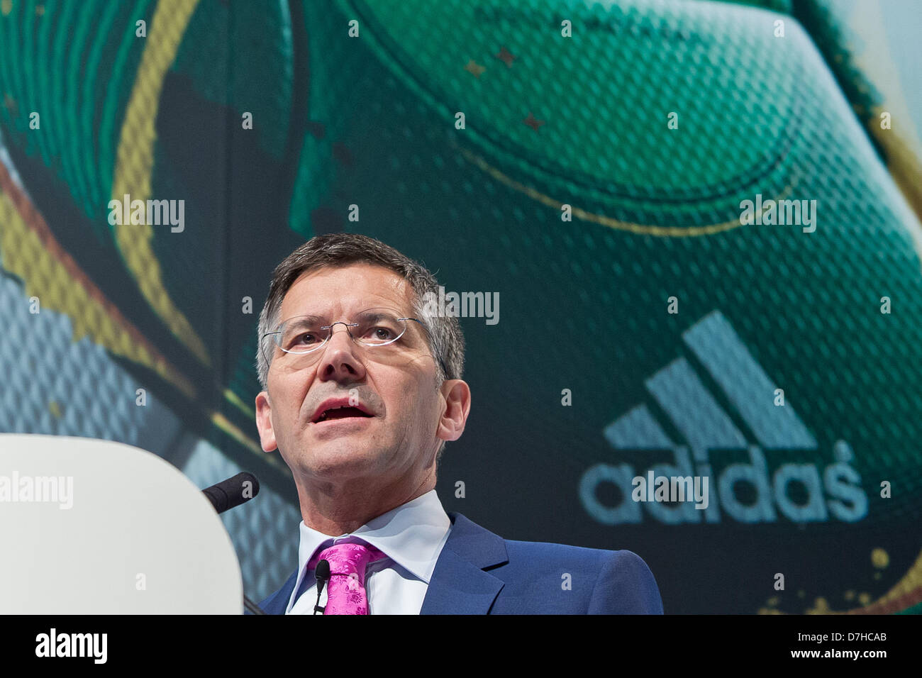 Adidas chairman of the management board Herbert Hainer delivers a speech  during the company's general meeting in Fuerth, Germany, 08 May 2013.  Photo: DANIEL KARMANN Stock Photo - Alamy