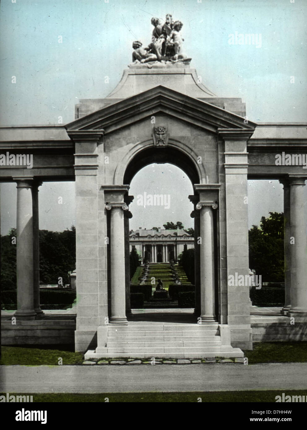 Dupont Estate looking through an arch toward house Stock Photo Alamy
