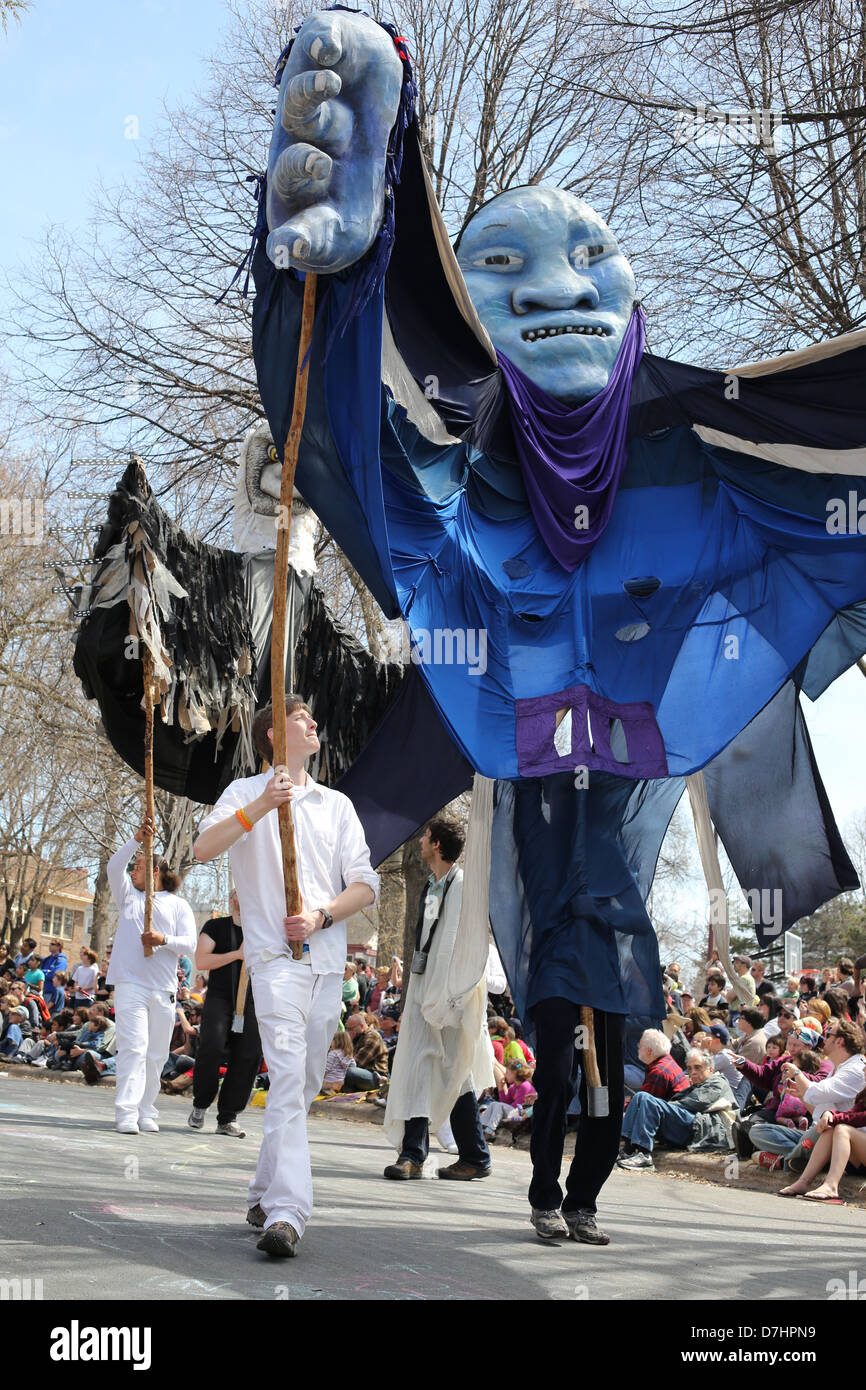 Puppets giant hires stock photography and images Alamy