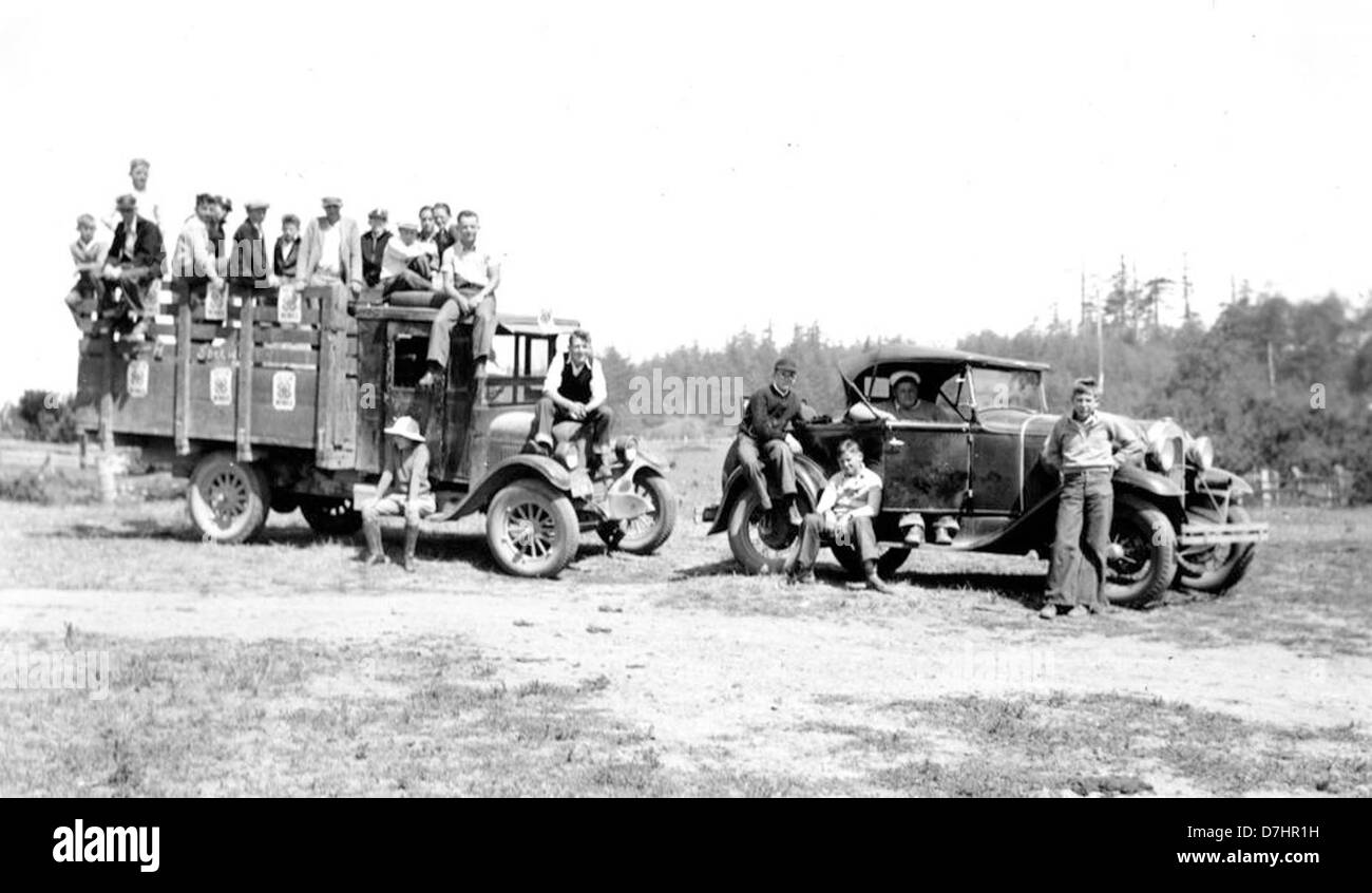Come on along 4-H members on first summer field tour in Coos and Curry Counties, ca. 1934 Stock Photo