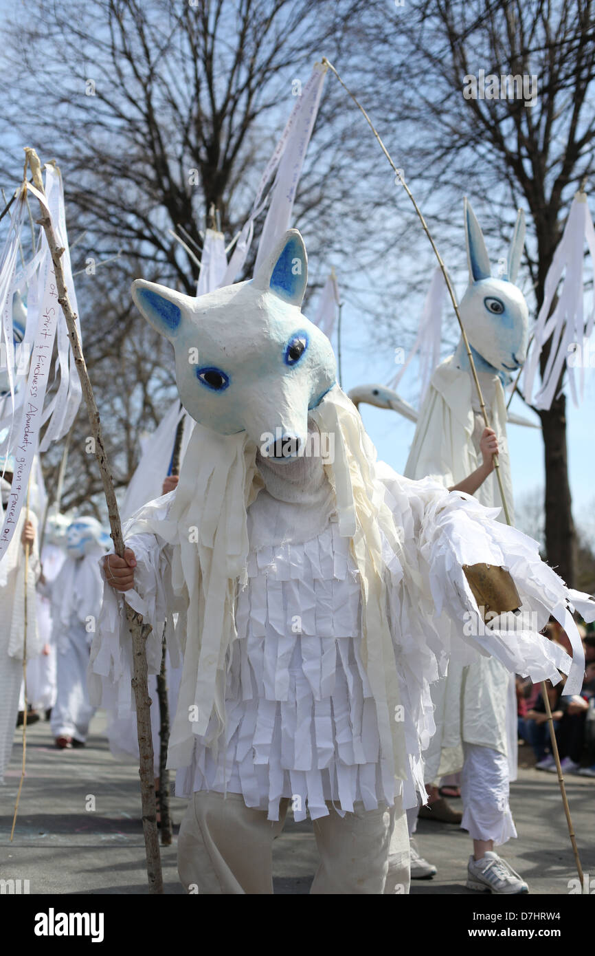 Puppets giant hires stock photography and images Alamy