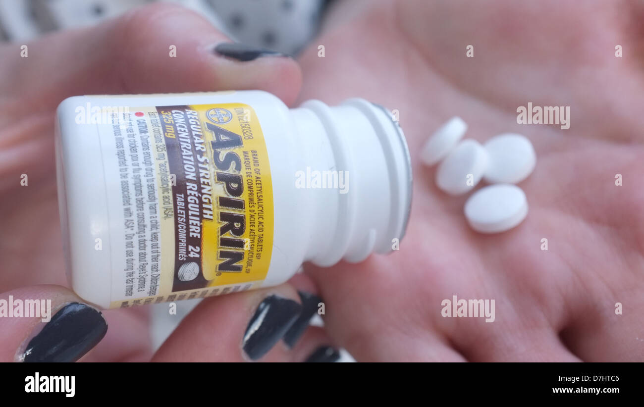 Bayer aspirin bottle hires stock photography and images Alamy