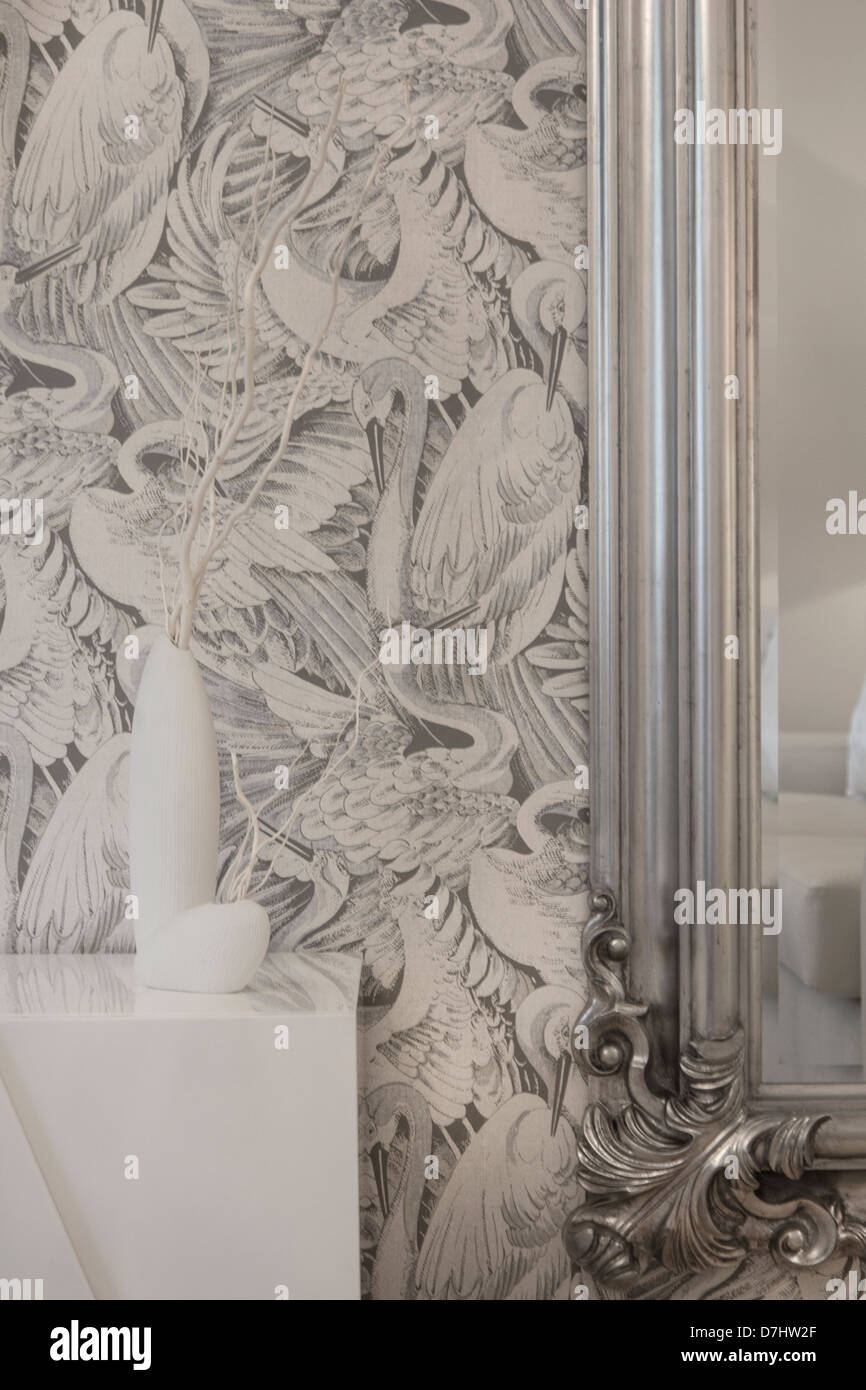 Mirror frame wallpaper hi-res stock photography and images - Alamy