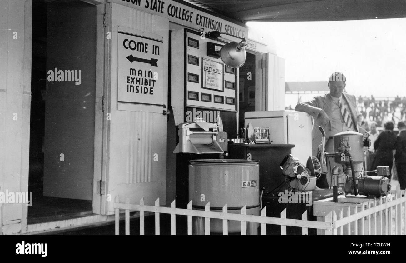 Extension Service electricity exhibit, 1940 Stock Photo Alamy