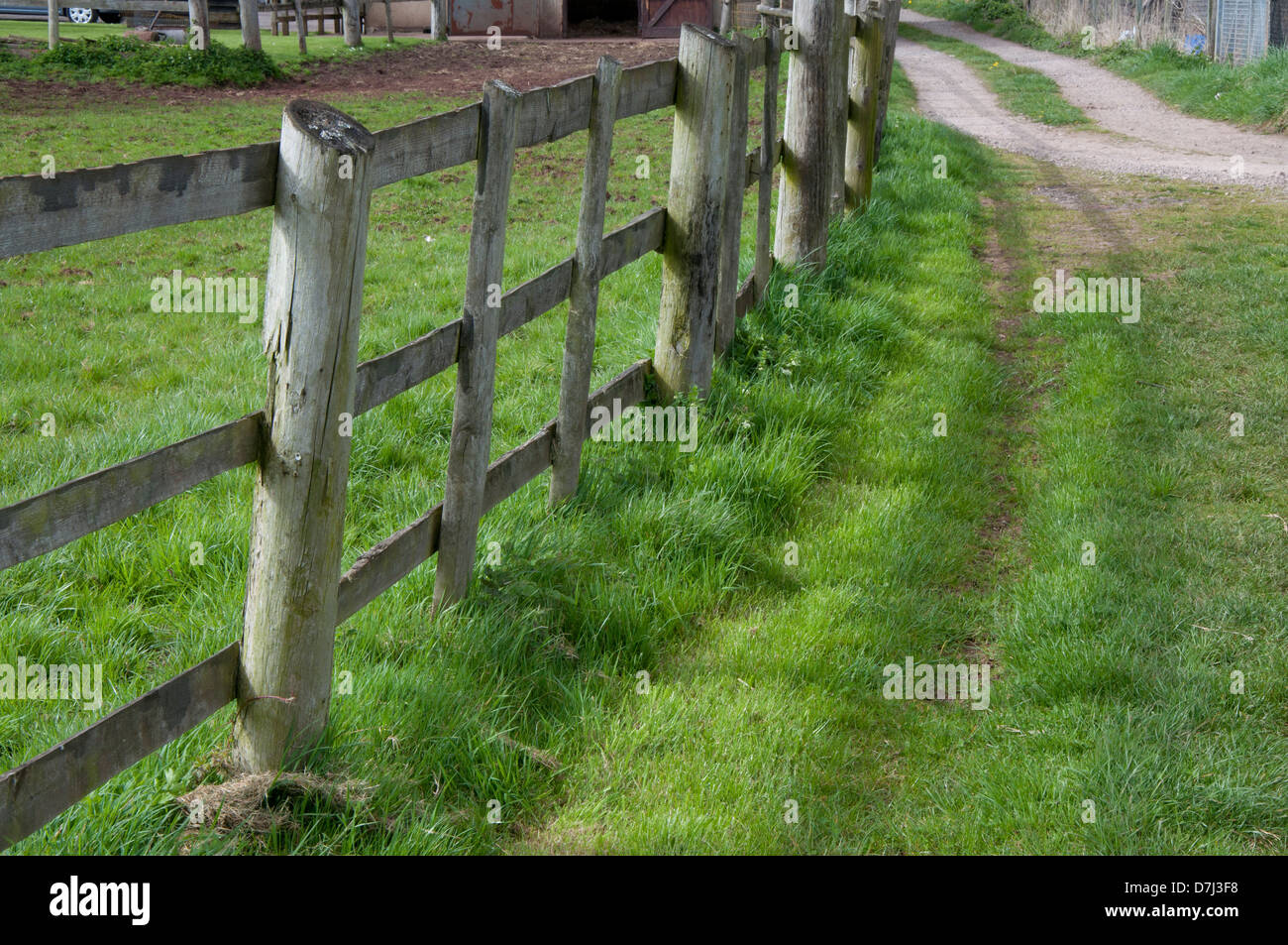 Wooden fence post hi-res stock photography and images - Alamy