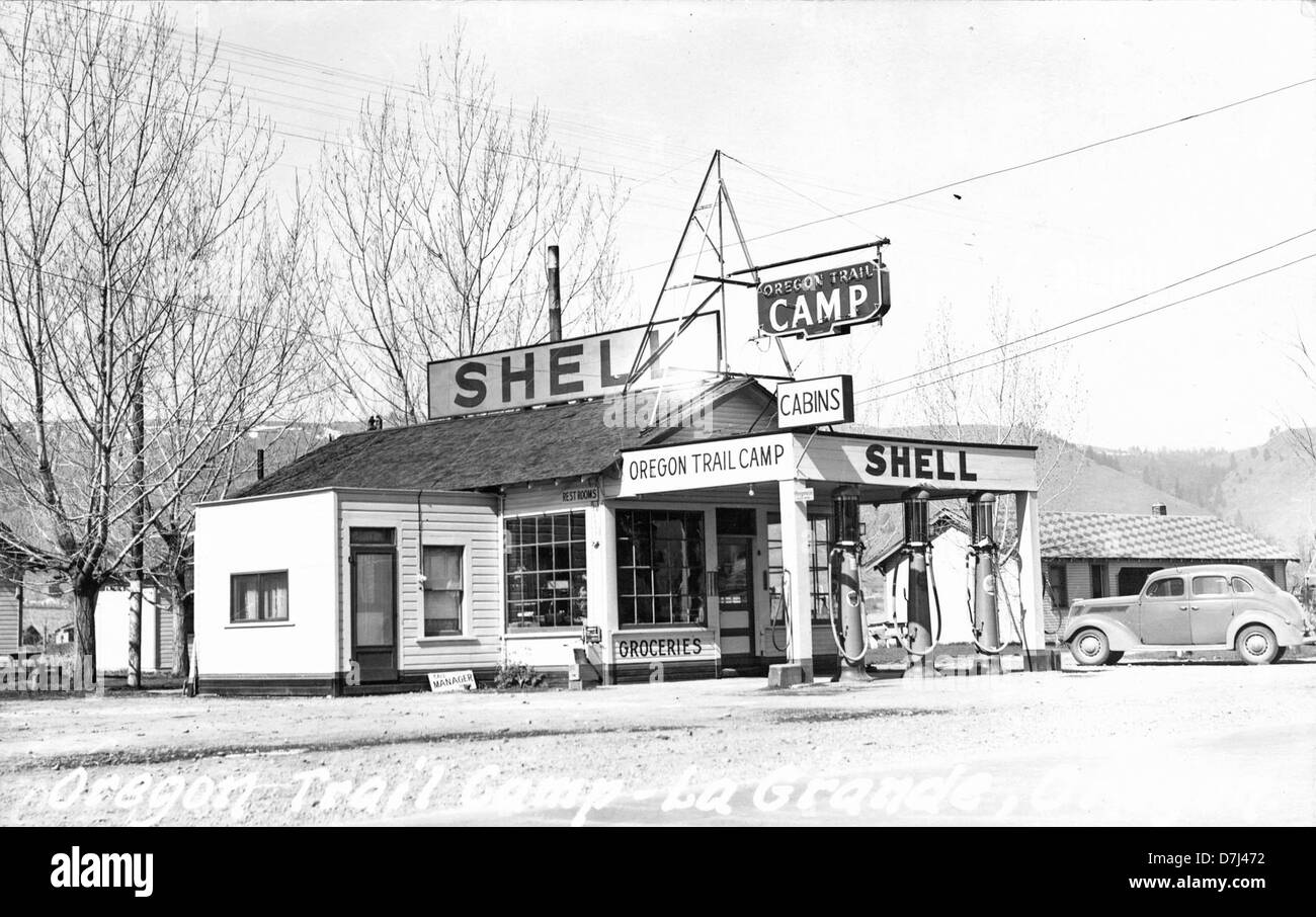 People at the Oregon Trail Camp gas station and grocery store in La