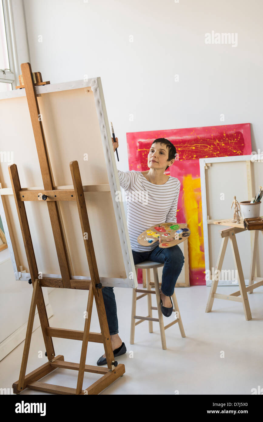Female artist painting in her studio Stock Photo - Alamy