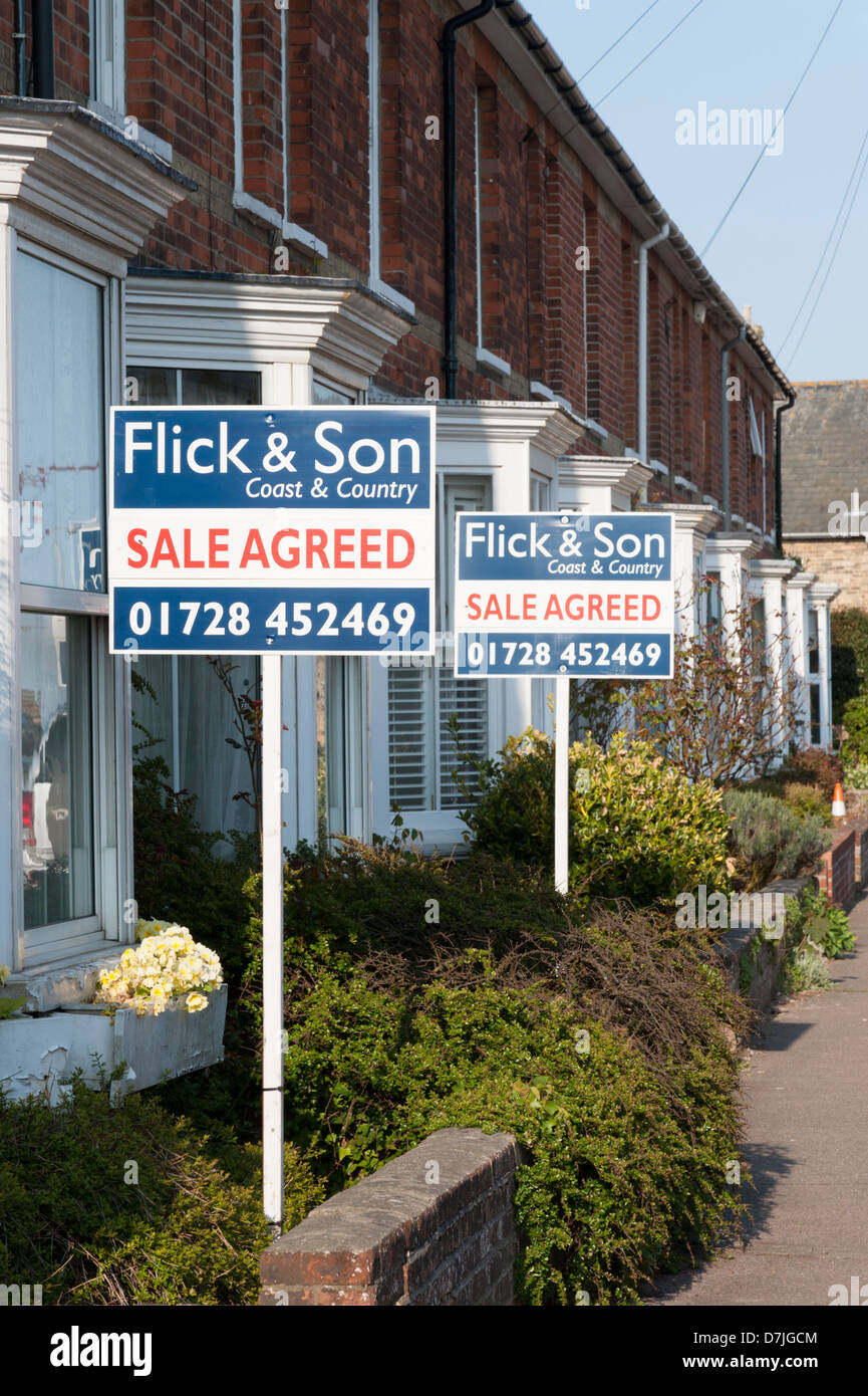 Houses for sale signs terraced hires stock photography and images Alamy