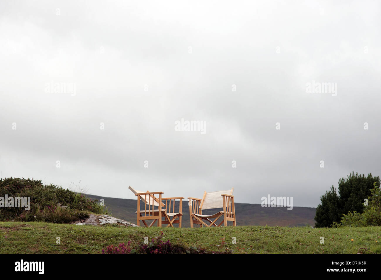 Two directors chairs hi-res stock photography and images - Alamy