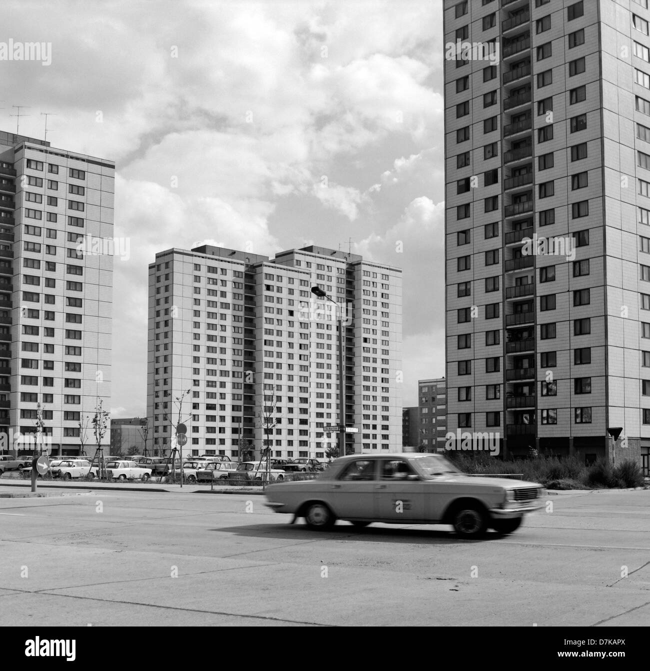 Berlin, GDR, taxi on the street in front of prefabricated housing in