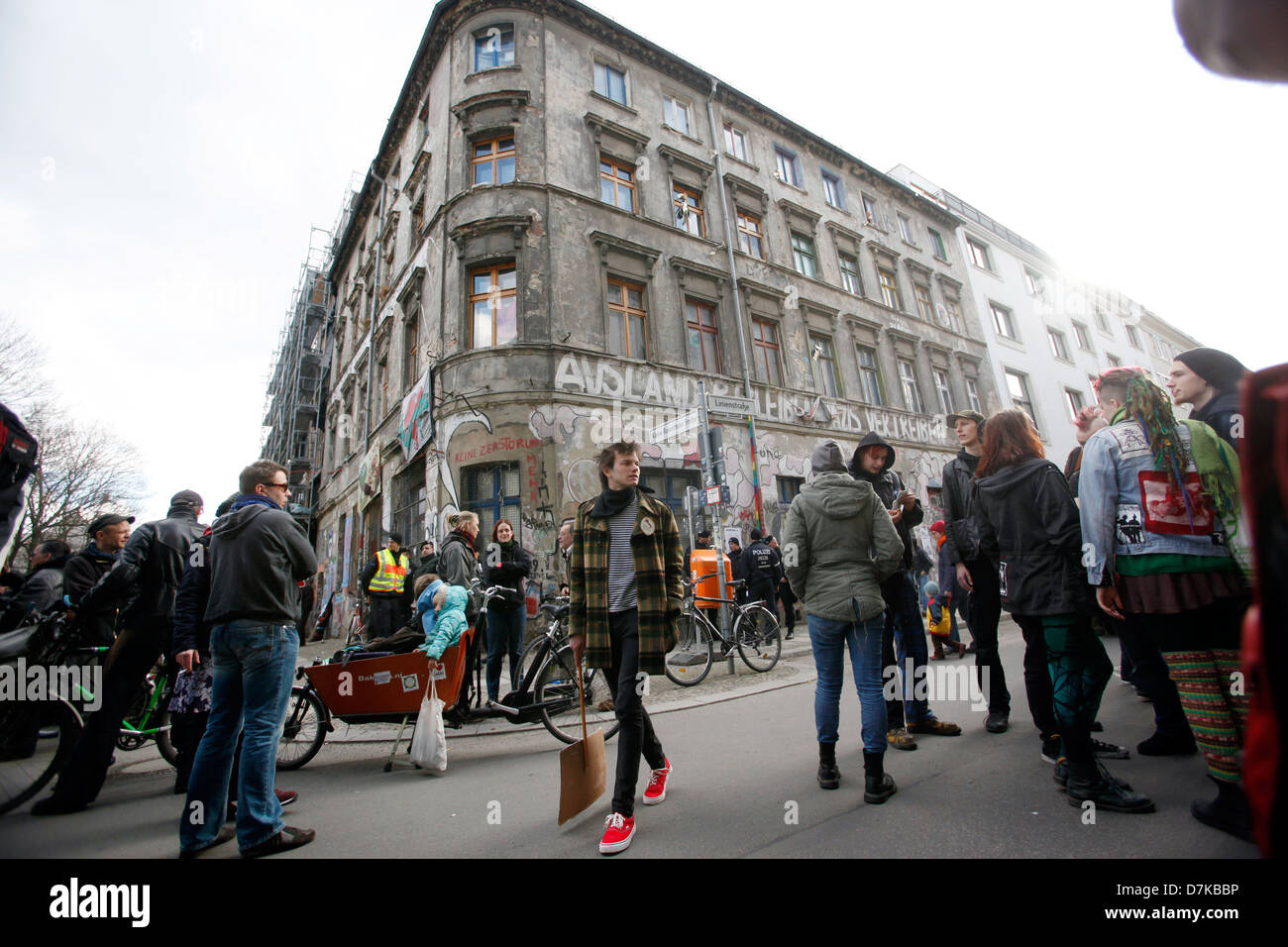 Berlin, Germany, demonstrators protesting the Zwangsraeumung the house Linienstrasse 206 Stock Photo
