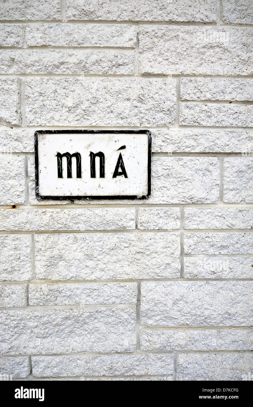 Mná, sign for women in Gaelic, Baltimore, West Cork, Ireland Stock Photo