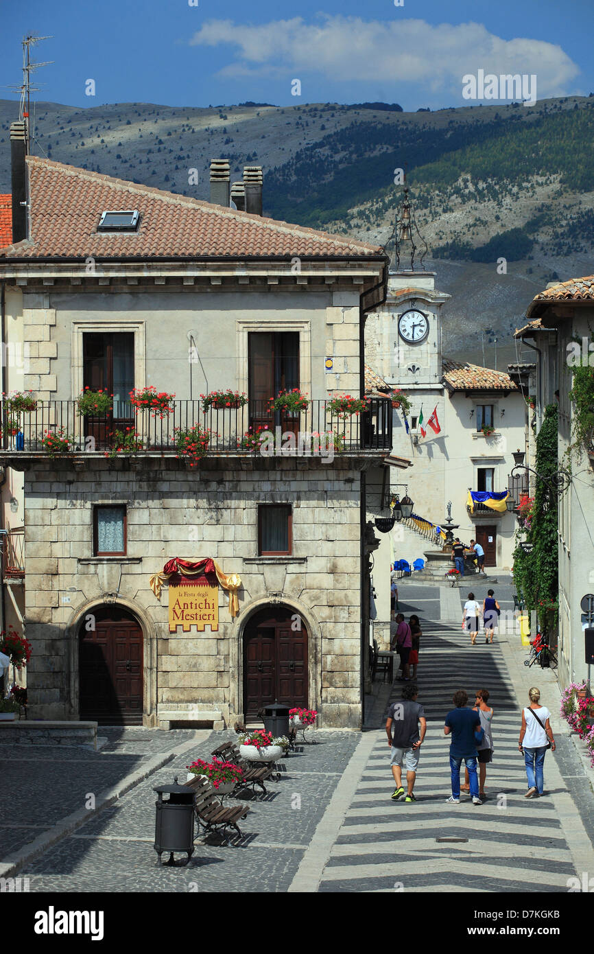 Abruzzo street hi-res stock photography and images - Alamy