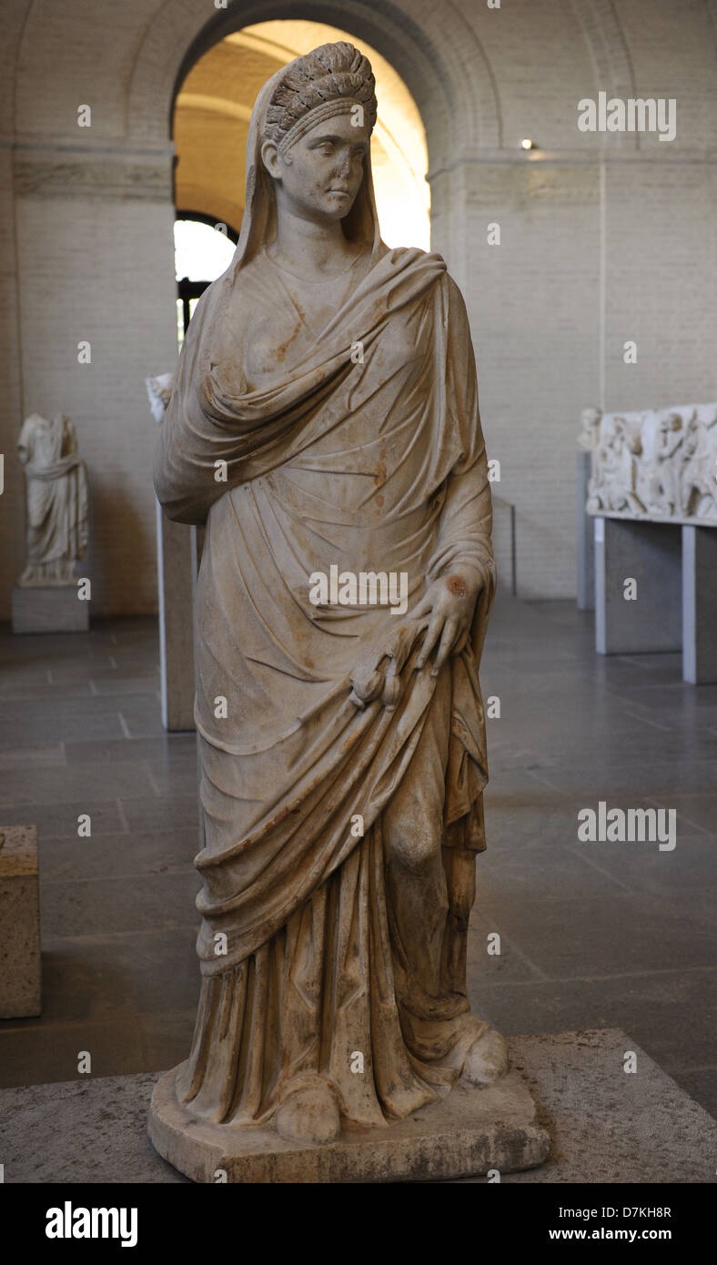 Ancient roman woman statue hires stock photography and images Alamy
