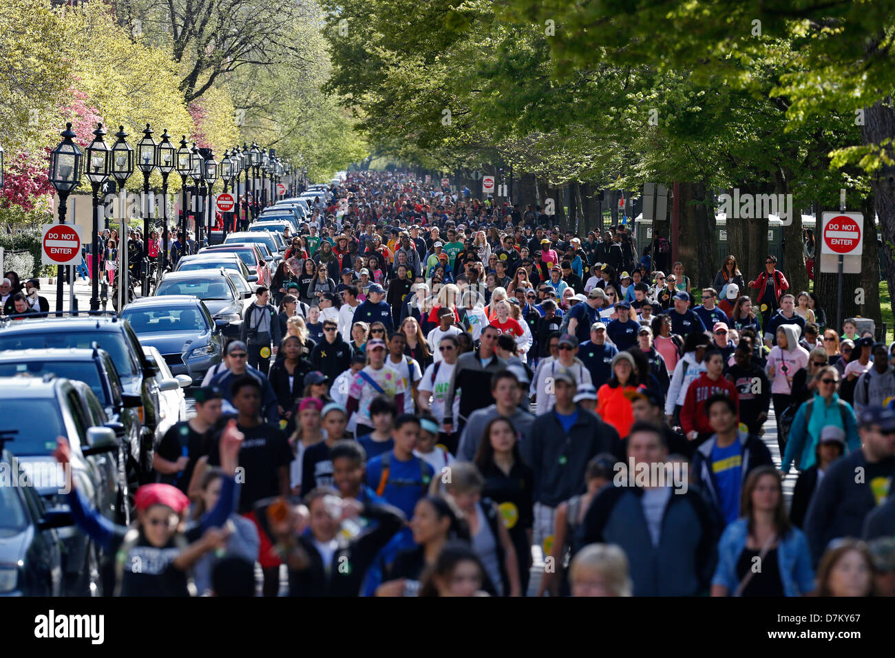 People on Commonwealth Avenue take part in the Walk for Hunger charity