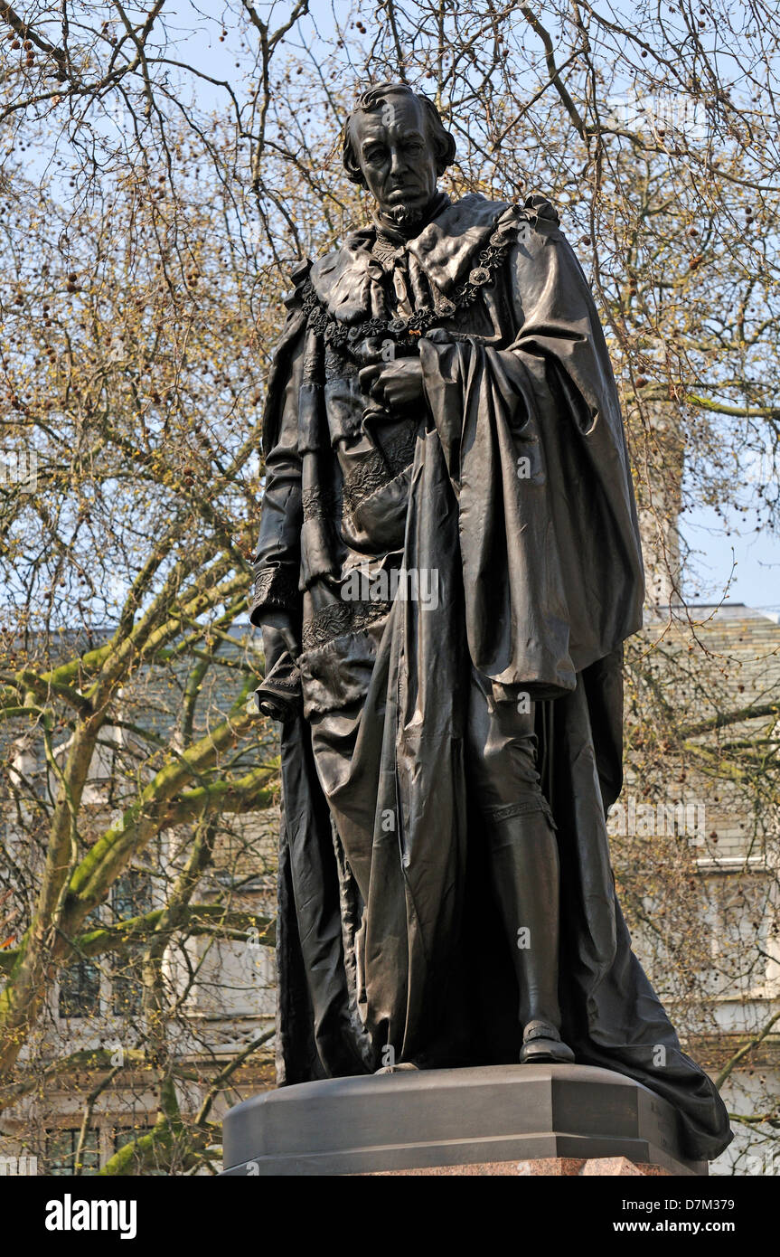 London, England, UK. Statue (1883; Mario Raggi) of Benjamin Disraeli, Earl of Beaconsfield (1804-81) in Parliament Square Stock Photo