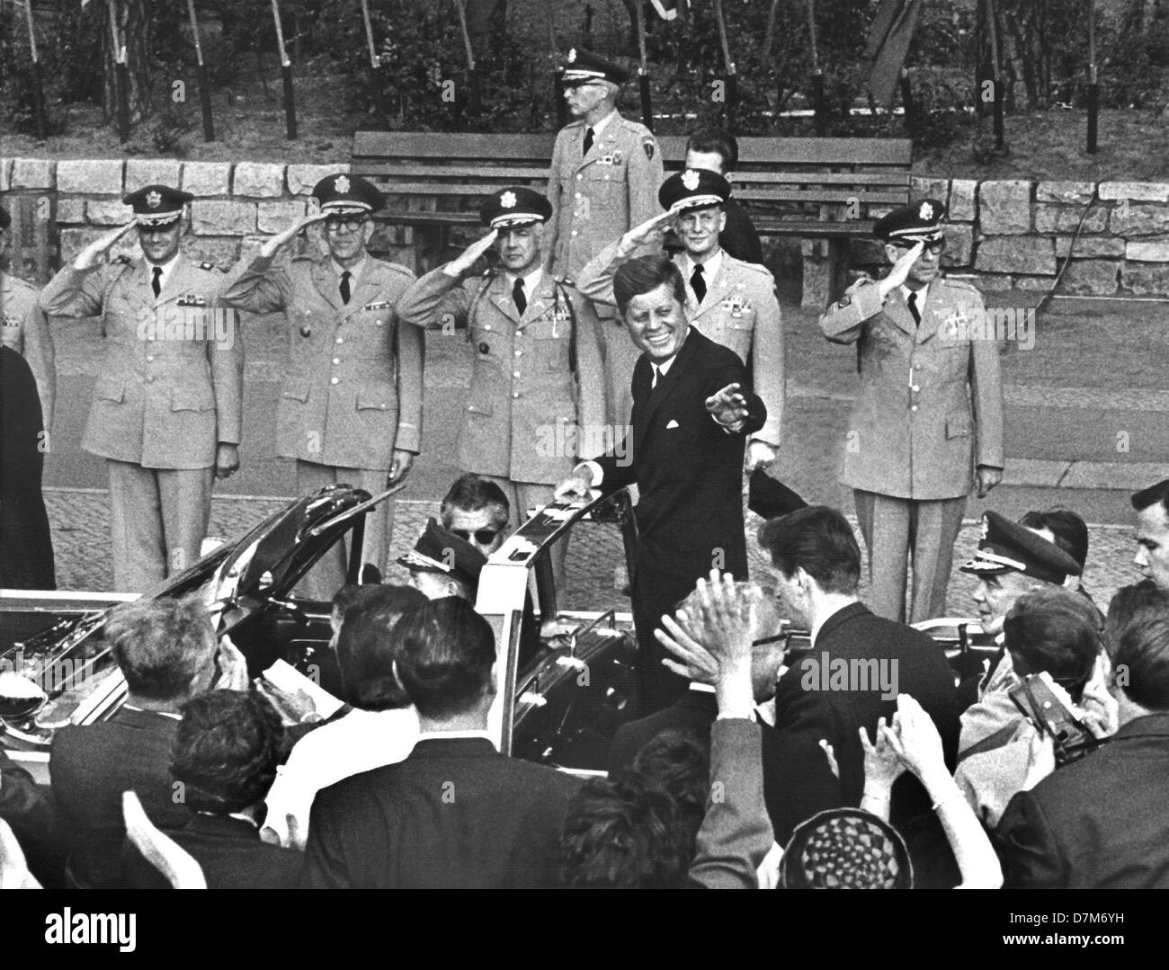 US president John F. Kennedy welcomes members of the American colony in Berlin (26.06.1963). Stock Photo