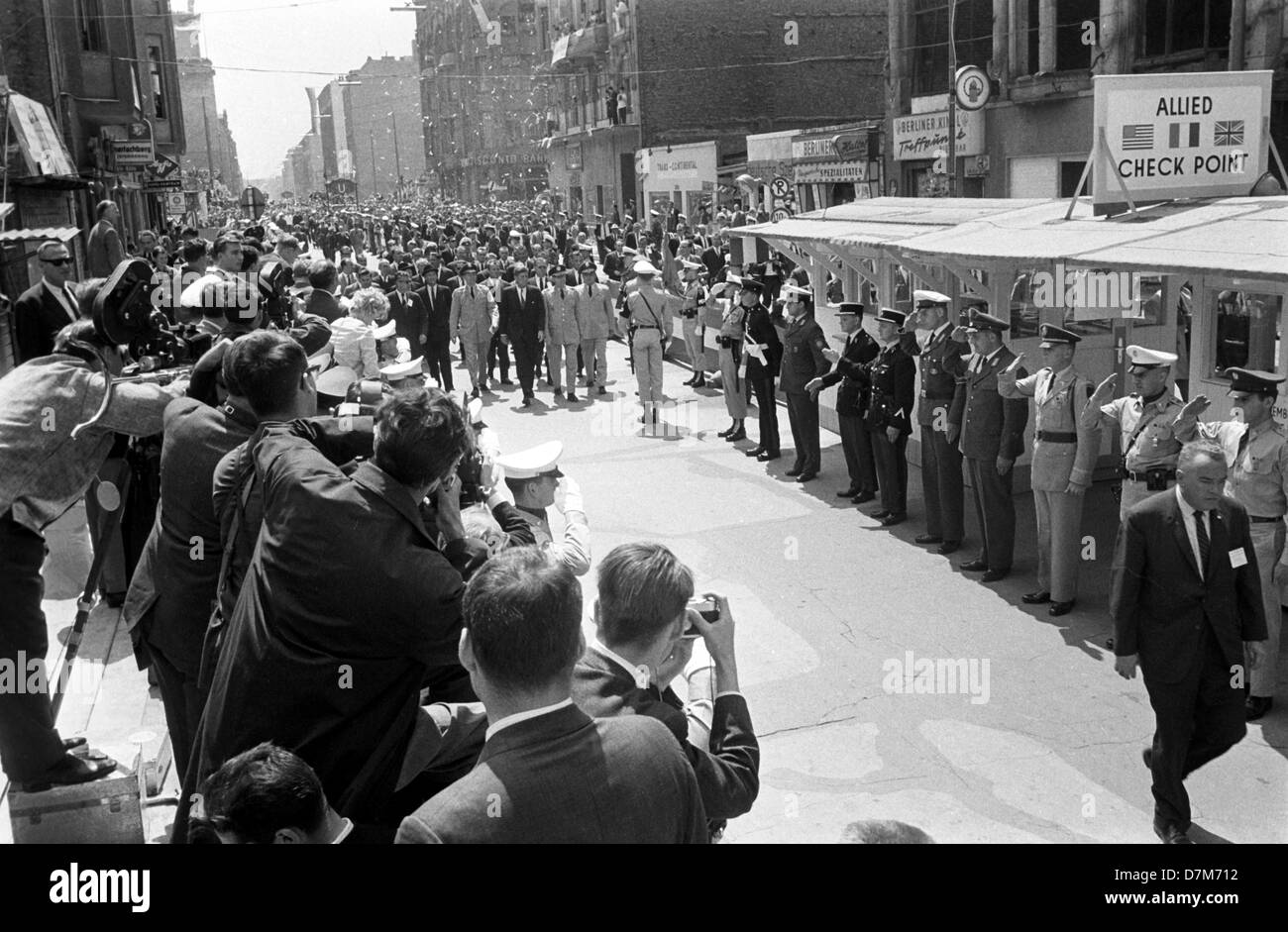 US president John F. Kennedy (M) during his stay in Berlin on 26 June