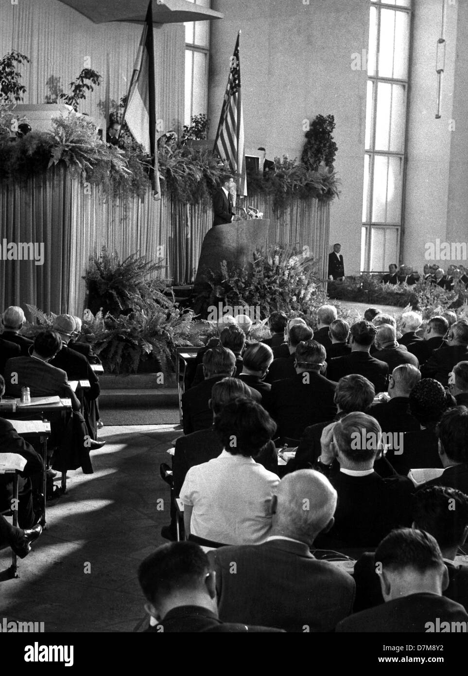 US-Präsident John F. Kennedy am 25. Juni 1963 am Rednerpult in der Frankfurter Paulskirche. Stock Photo