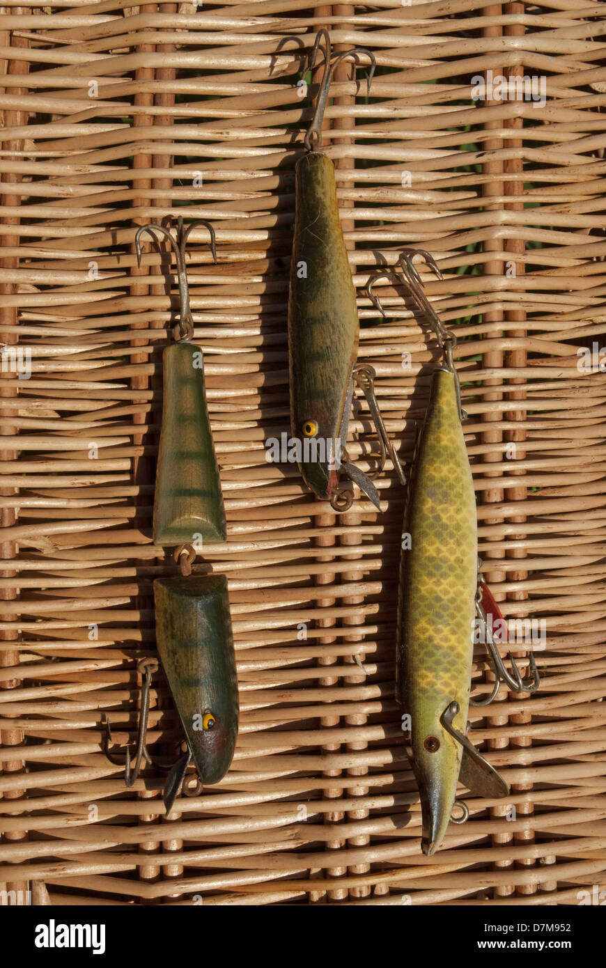 https://c8.alamy.com/comp/D7M952/a-selection-of-vintage-pike-fishing-lures-D7M952.jpg
