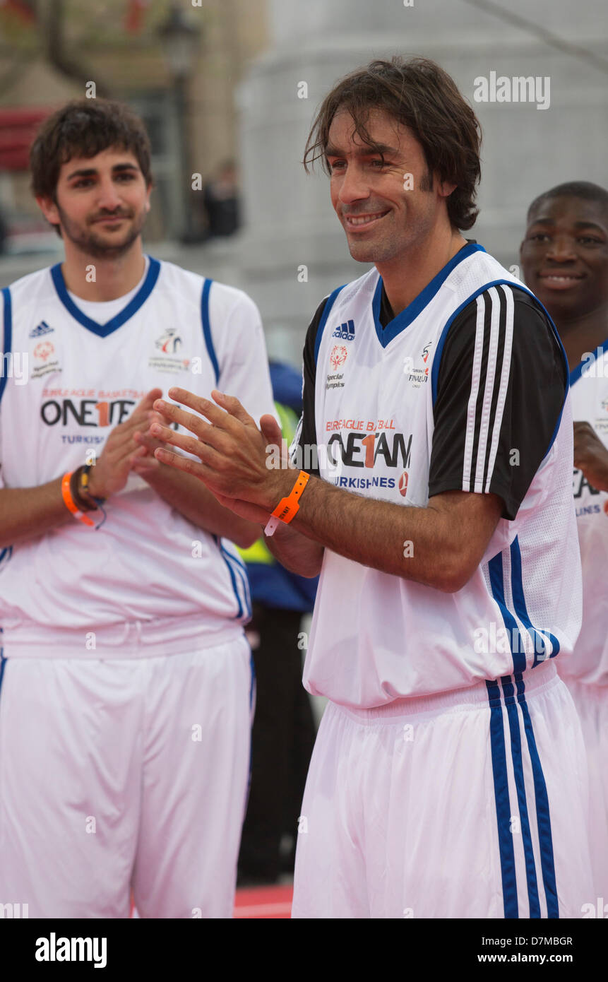 London, UK. 10th May 2013. Pictured: Robert Pires. UEFA and Euroleague Basketball greats joined athletes from the Special Olympics and the Tottenham Hotspur Foundation at the Turkish Airlines Euroleague Fan Zone in Trafalgar Square for a celebratory unified basketball game as part of the 2013 Final Four weekend festivities. The first-of-its-kind goodwill game was organized by One Team, the Euroleague’s social responsibility programme. It included football players Graeme Le Saux, Robert Pires & Christian Karembeu and Euroleague Basketball Legends Ramunas Siskauskas, Niko © Nick Savage / Alamy Stock Photo