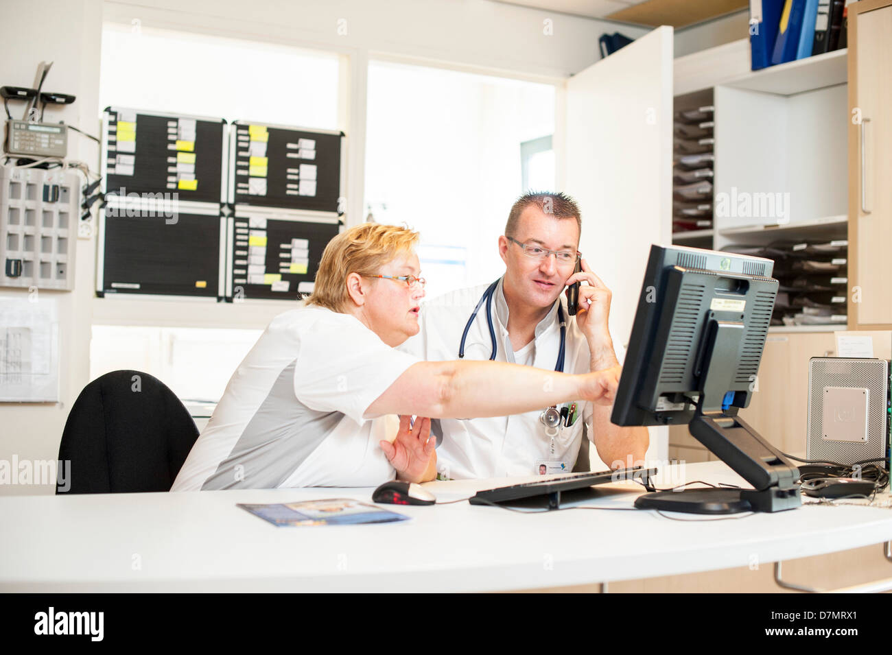 Two nurses hospital hi-res stock photography and images - Alamy