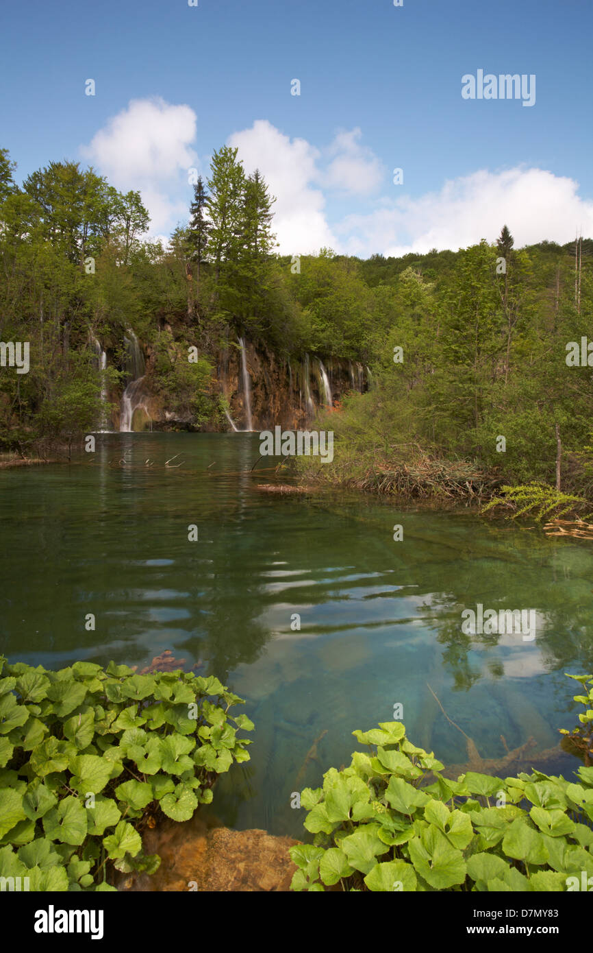 waterfalls-and-lakes-of-the-national-park-plitvice-lakes-a-unesco