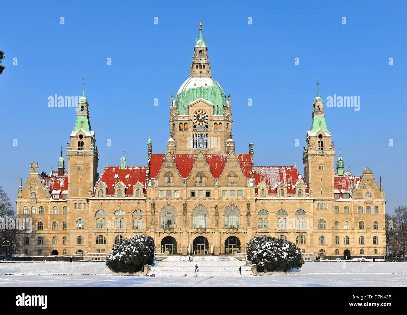 Winter and snow winter, new city hall in Hannover with Maschpark in winter, Lower Saxony, Germany Stock Photo