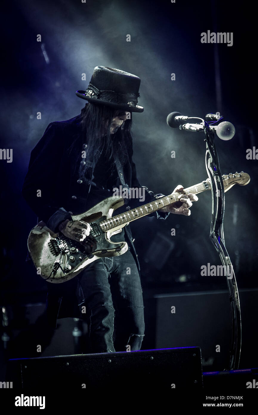 Toronto, Ontario, Canada. May 10, 2013. Lead guitarist MICK MARS of