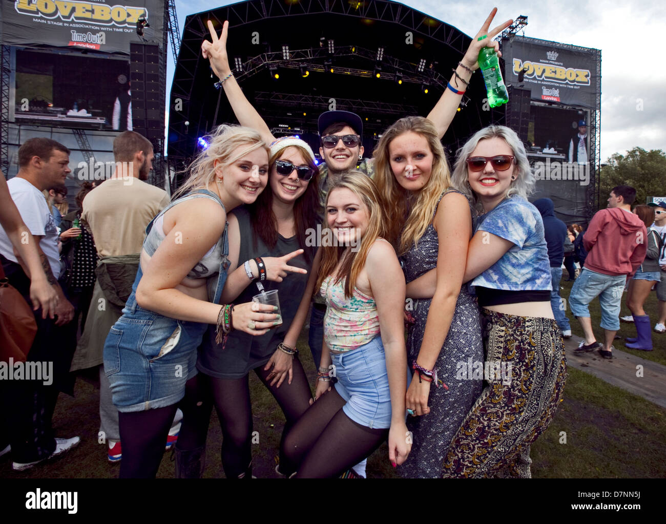 FESTIVAL GOERS AND REVELLERS IN FRONT OF MAIN STAGE AT LOVEBOX MUSIC FESTIVAL, VICTORIA PARK, LONDON, 2012 Stock Photo