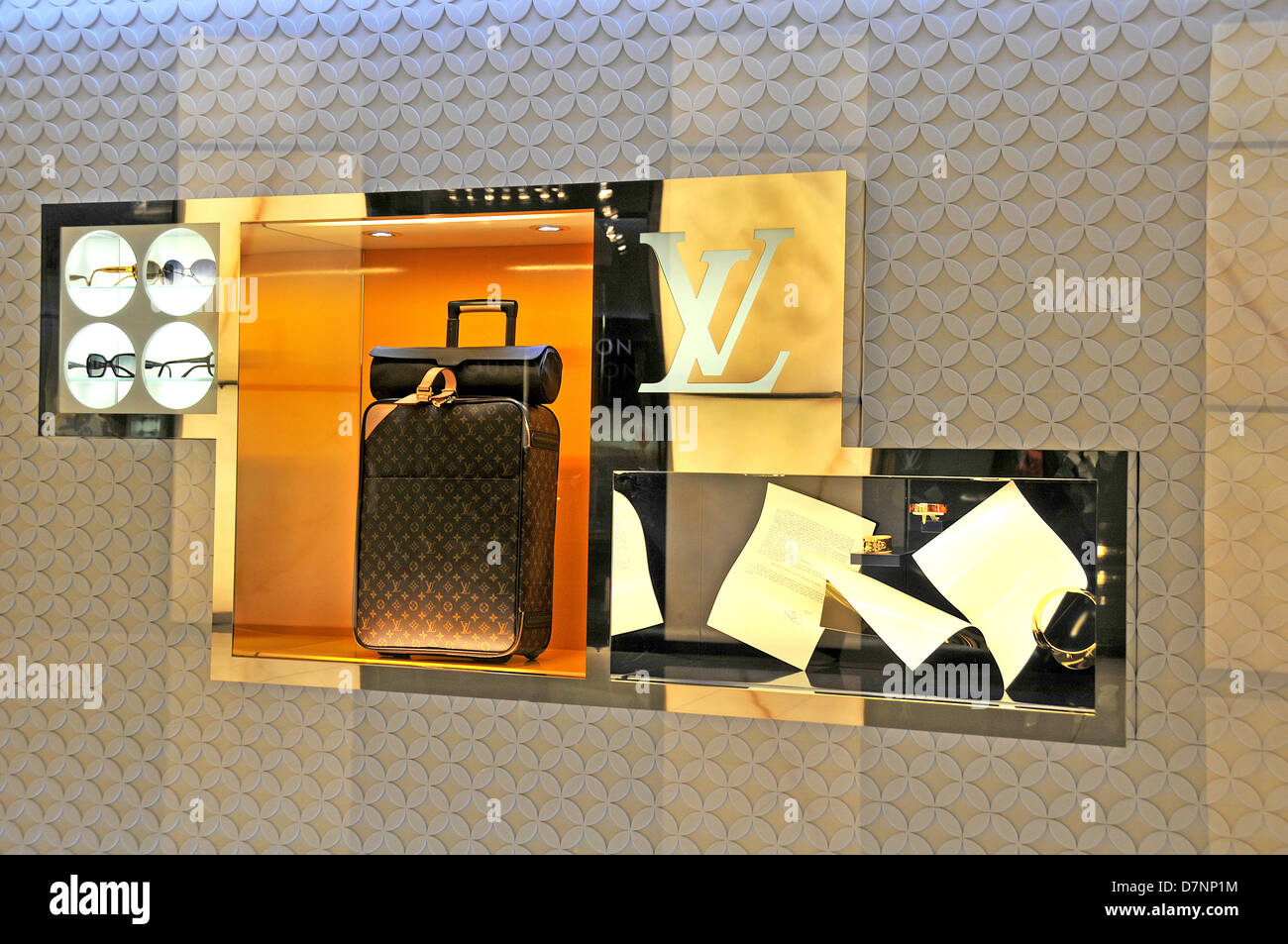 window of Louis Vuitton, boutique suitecase, The Dubai mall, UAE Stock  Photo - Alamy